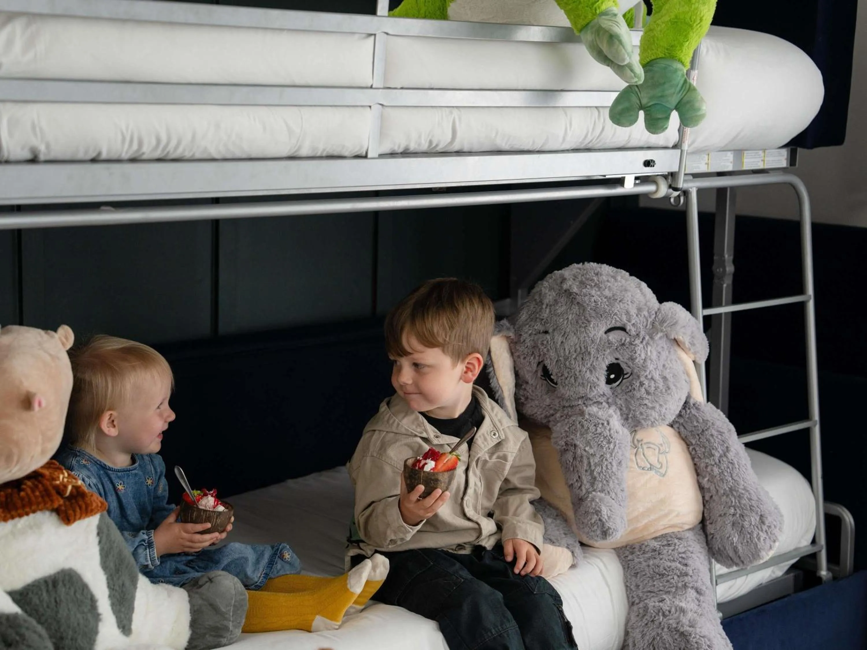 Bedroom in Mercure Oxford Hawkwell House Hotel