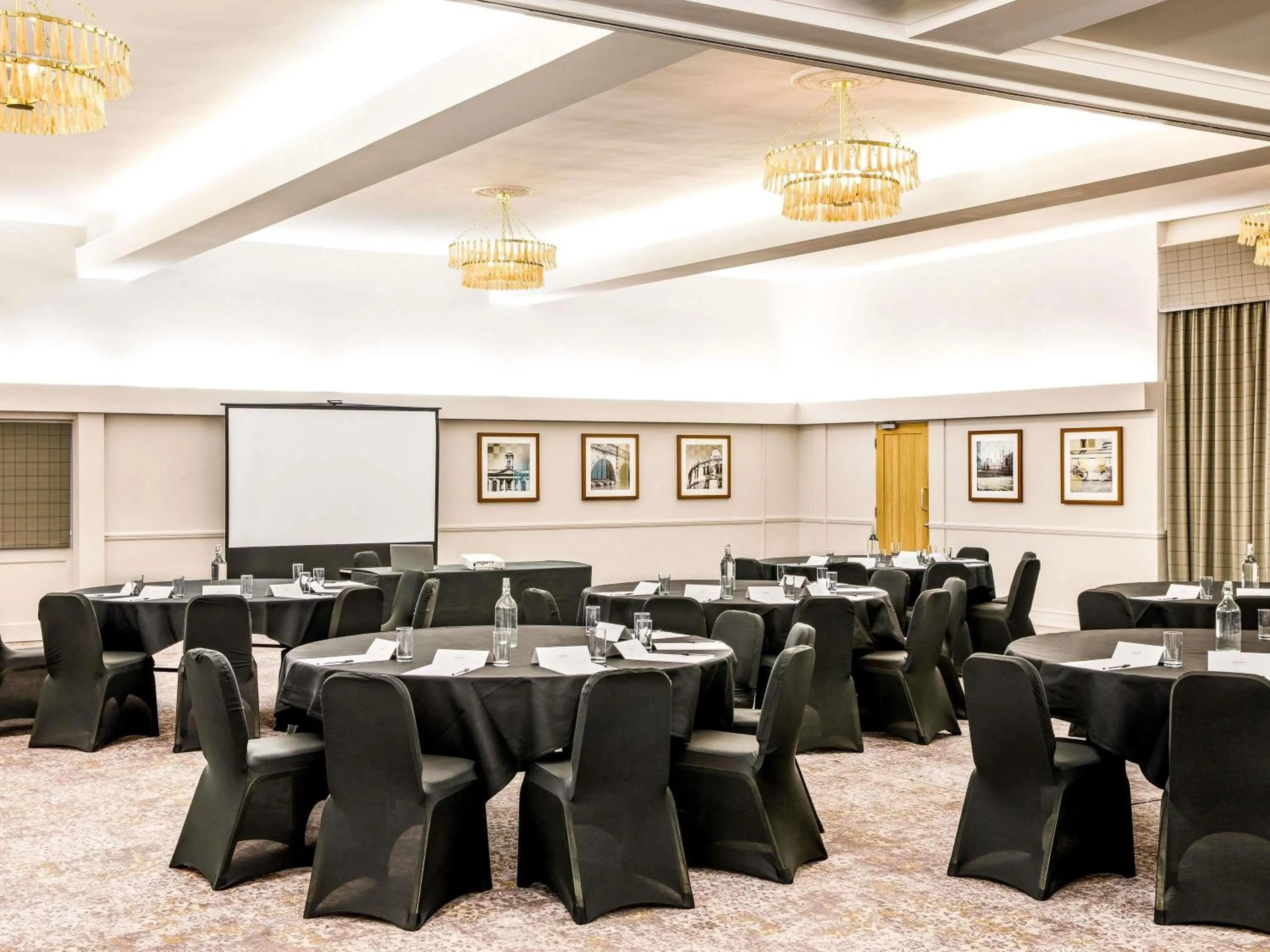 Meeting/conference room in Mercure Oxford Hawkwell House Hotel