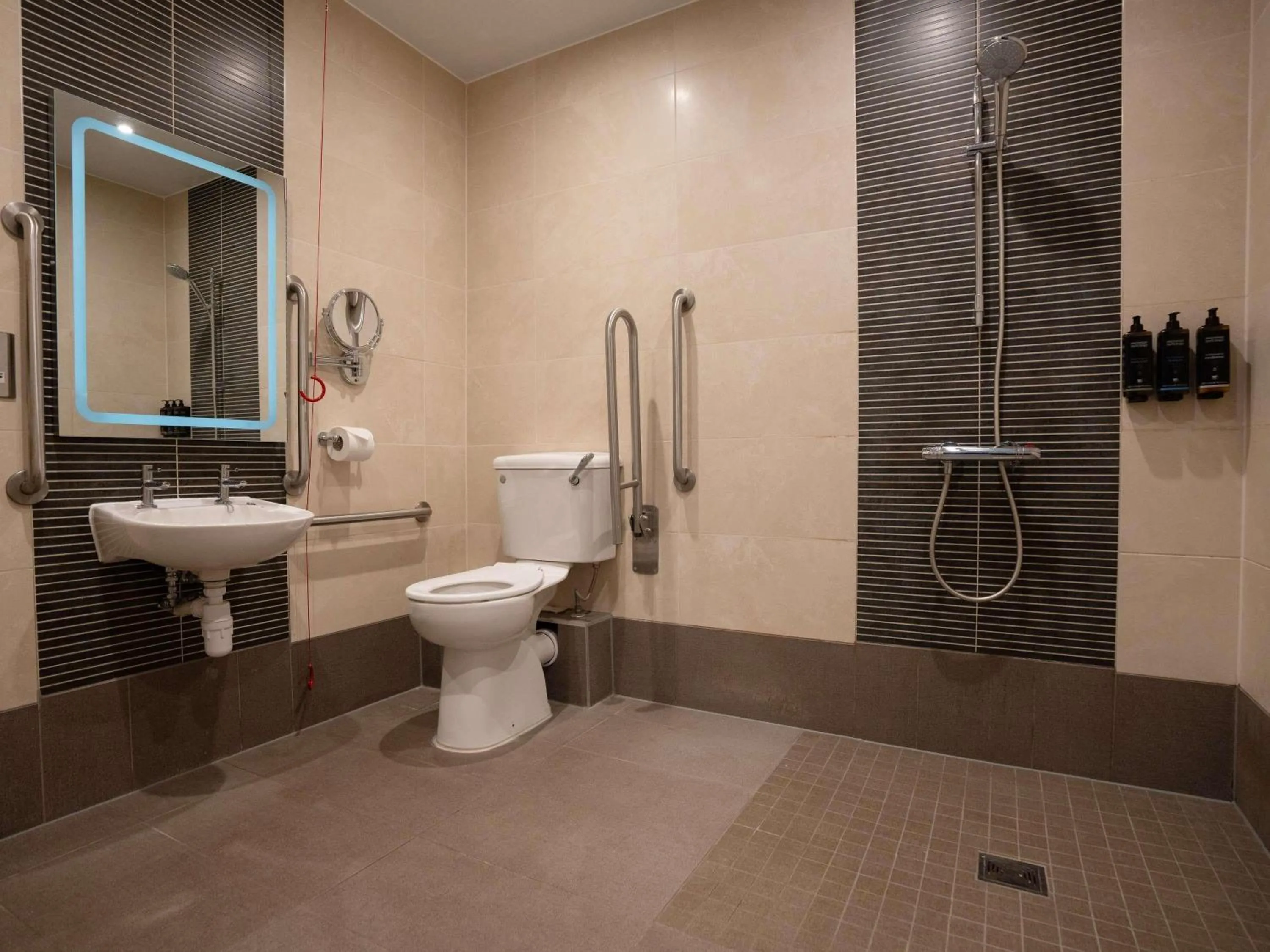 Bedroom in Mercure Oxford Hawkwell House Hotel