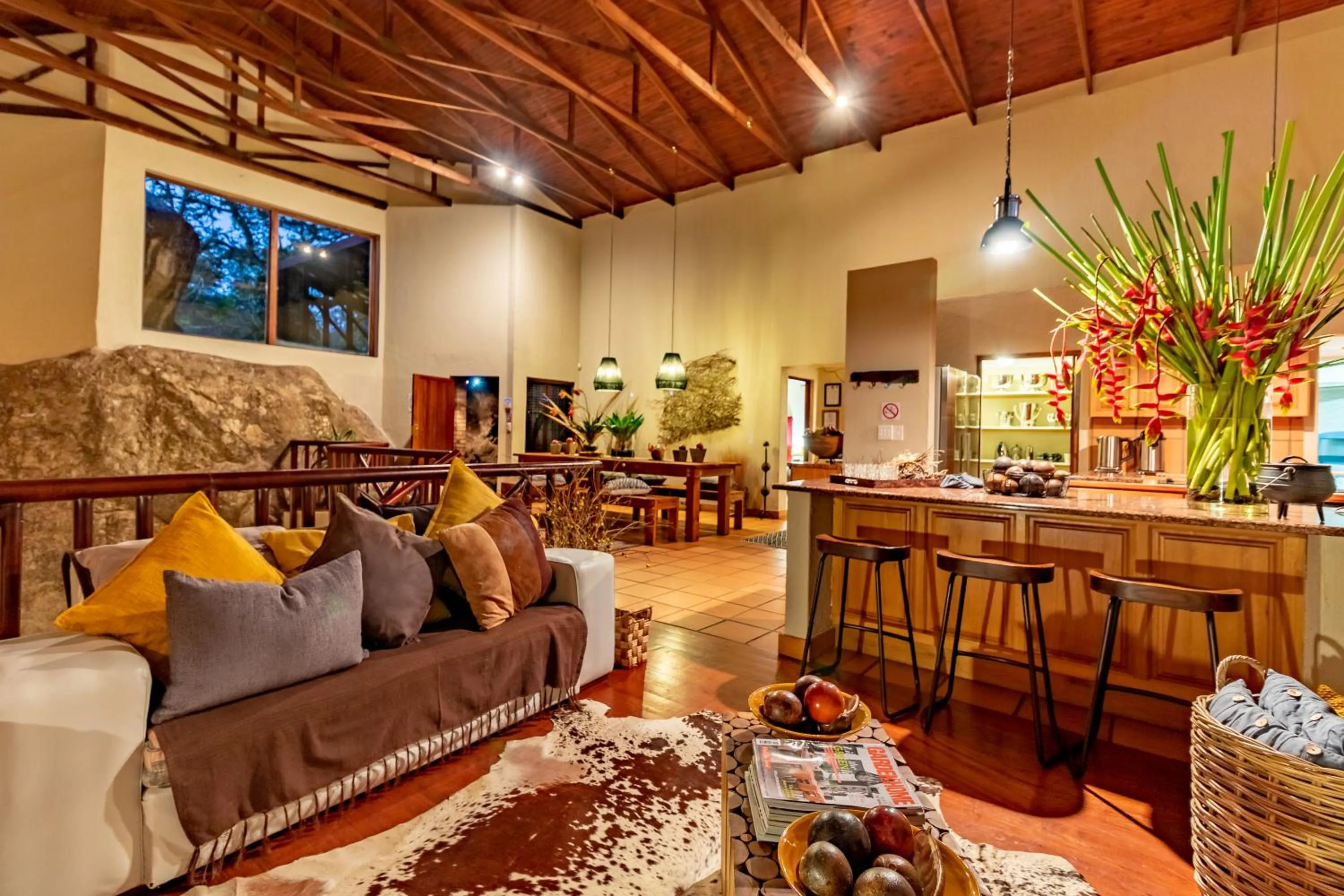 Living room in Ulwazi Rock Lodge