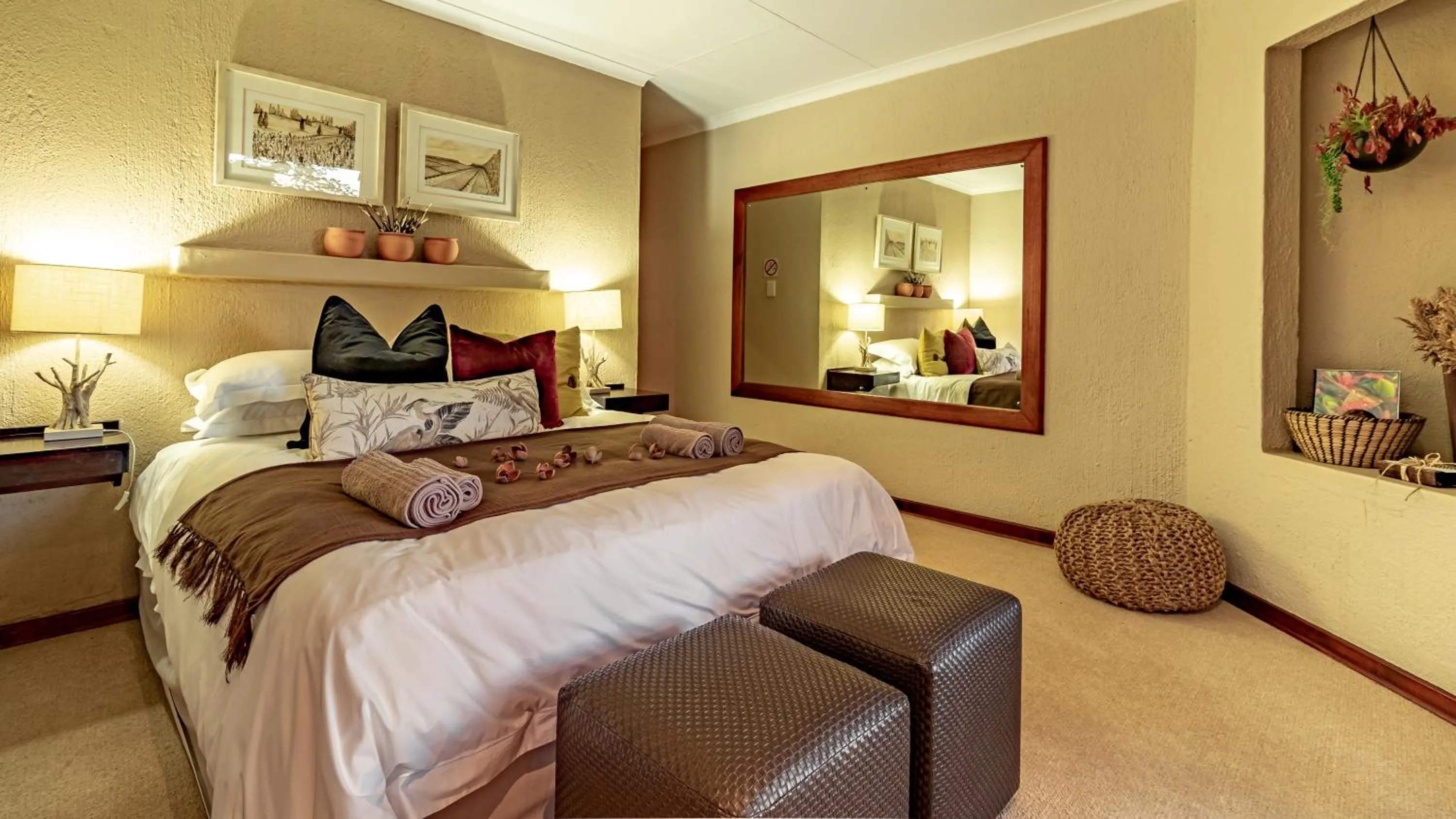 Bed in Ulwazi Rock Lodge