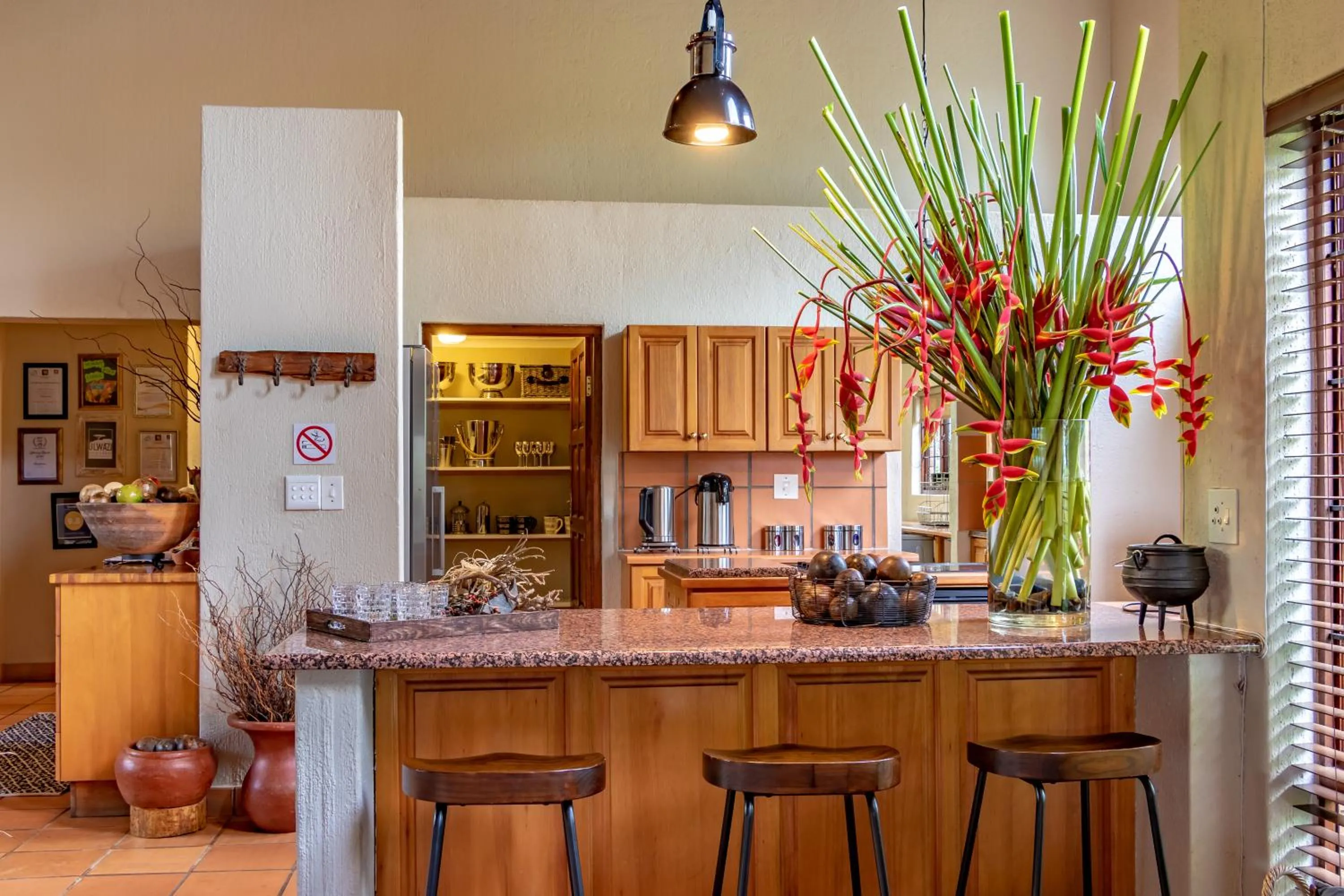 Kitchen or kitchenette in Ulwazi Rock Lodge