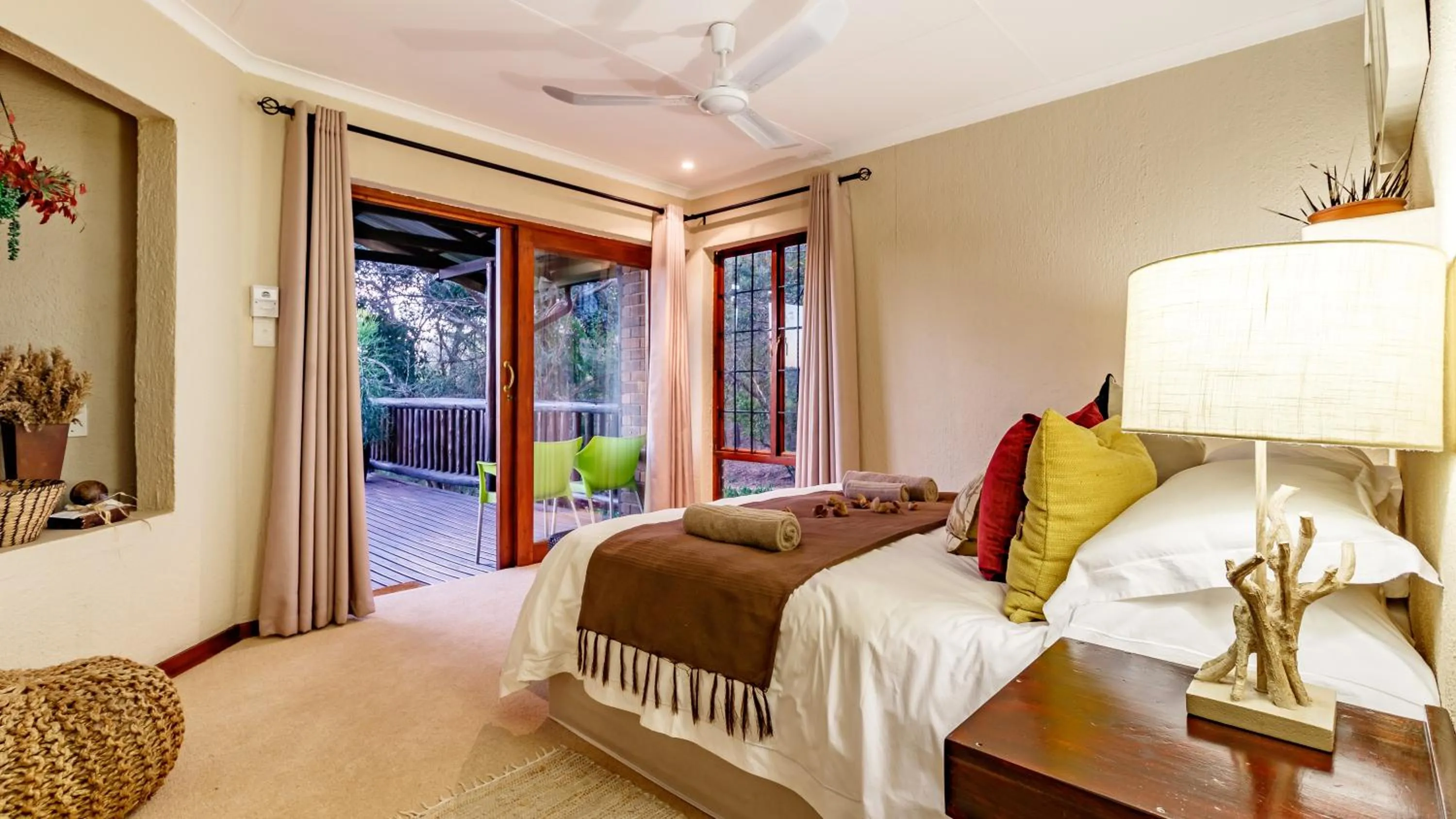 Bed in Ulwazi Rock Lodge