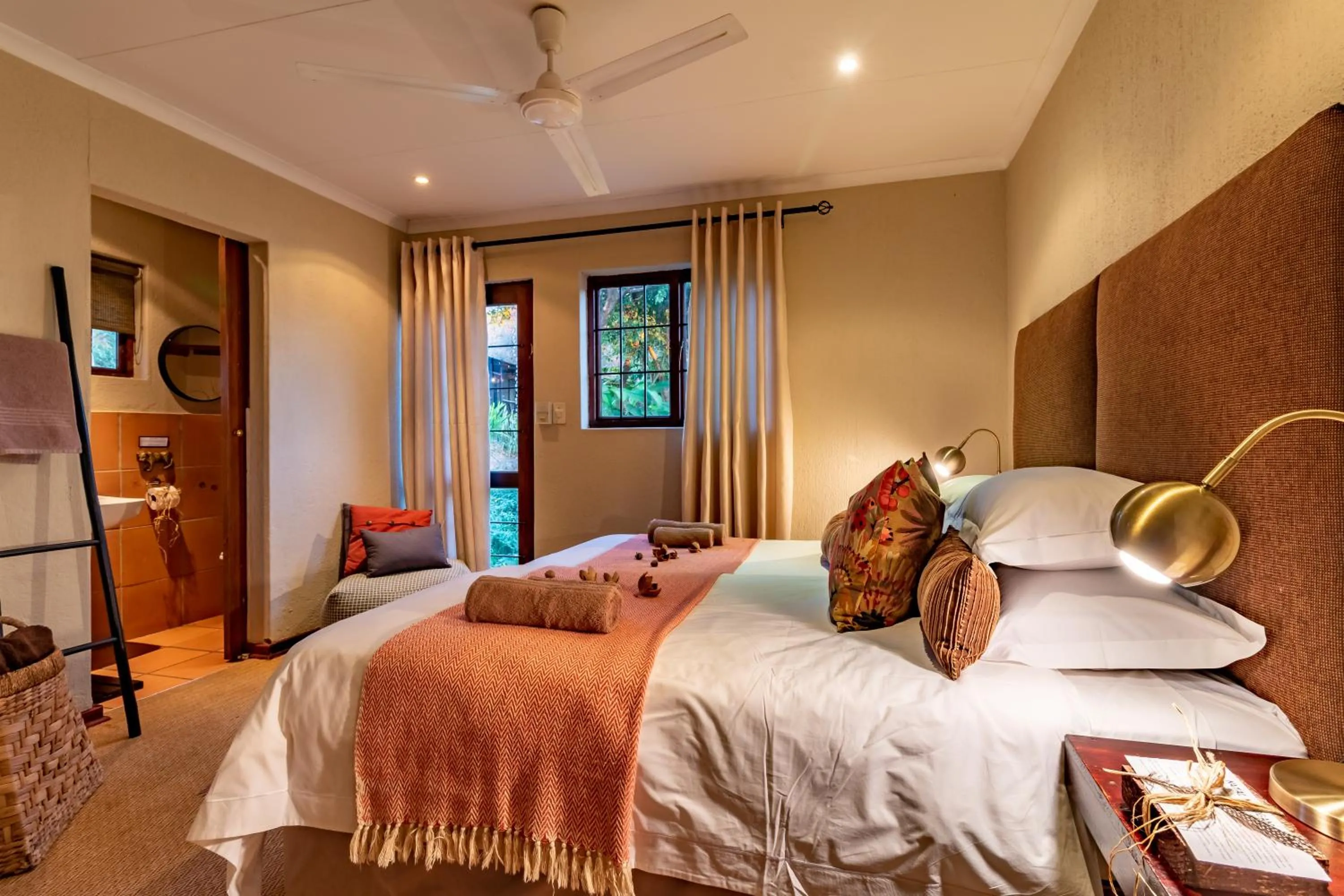 Bed in Ulwazi Rock Lodge