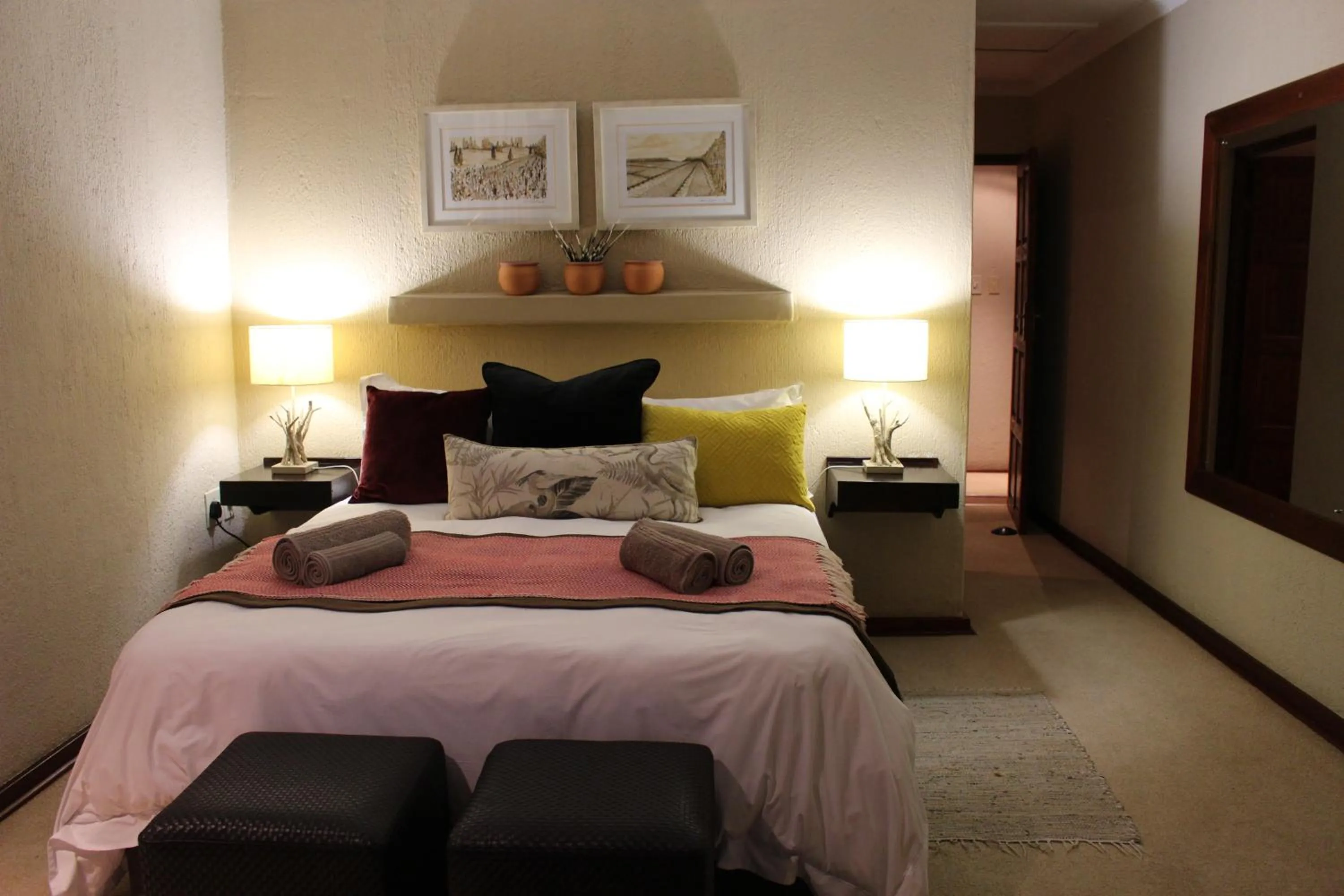 Property building, Bed in Ulwazi Rock Lodge