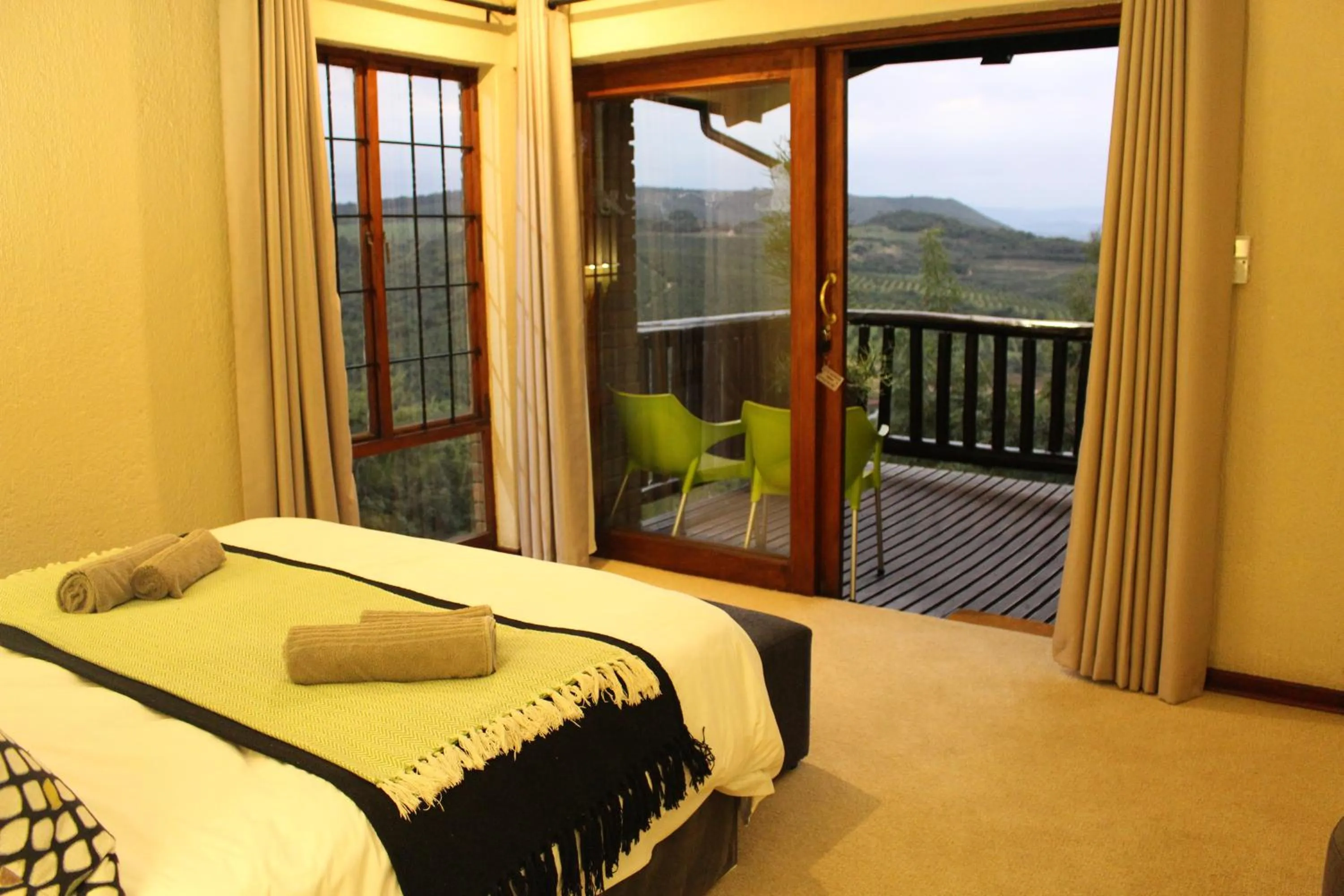 Property building, Bed in Ulwazi Rock Lodge