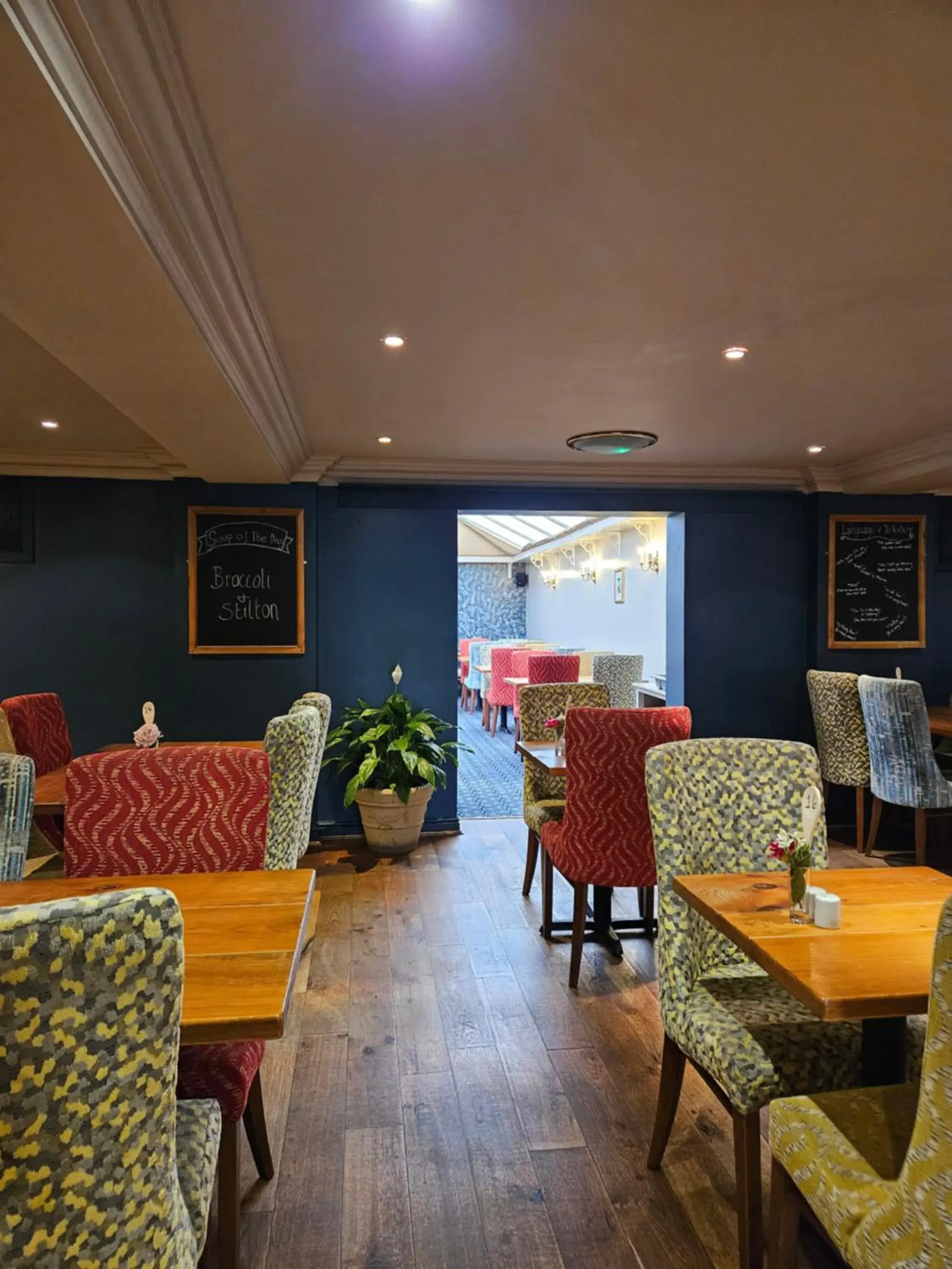 Restaurant/places to eat in The Queens Hotel & Victoria Cloisters Apartments Restaurant/places to eat in The Queens Hotel & Victoria Cloisters Apartments