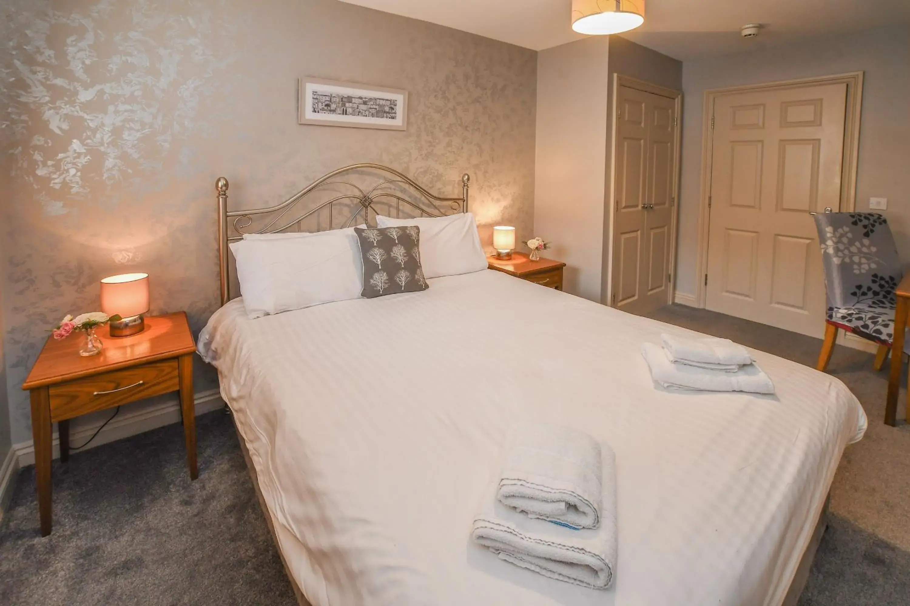 towels, Bed in The Queens Hotel & Victoria Cloisters Apartments towels, Bed in The Queens Hotel & Victoria Cloisters Apartments