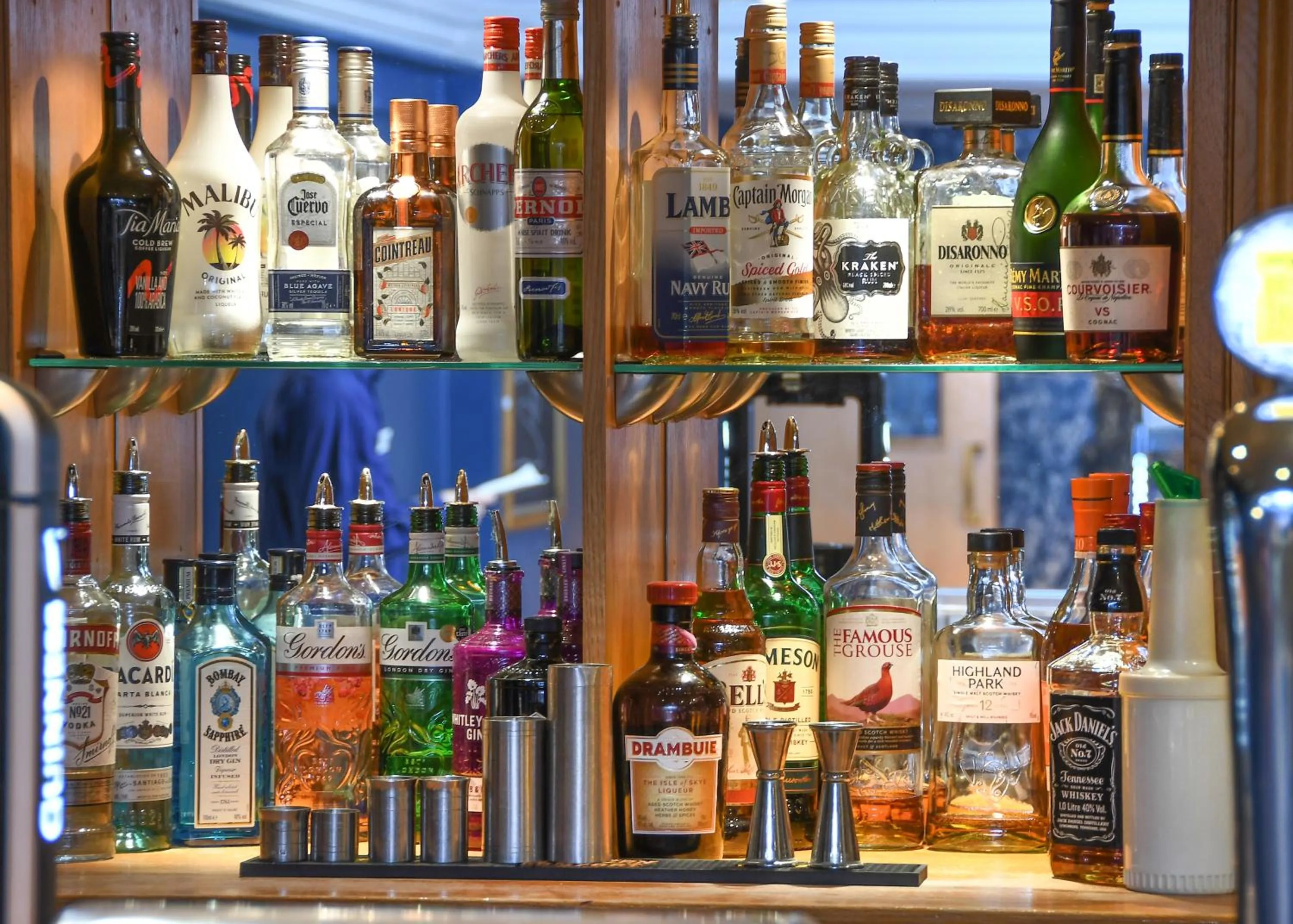 Lounge or bar in The Queens Hotel & Victoria Cloisters Apartments