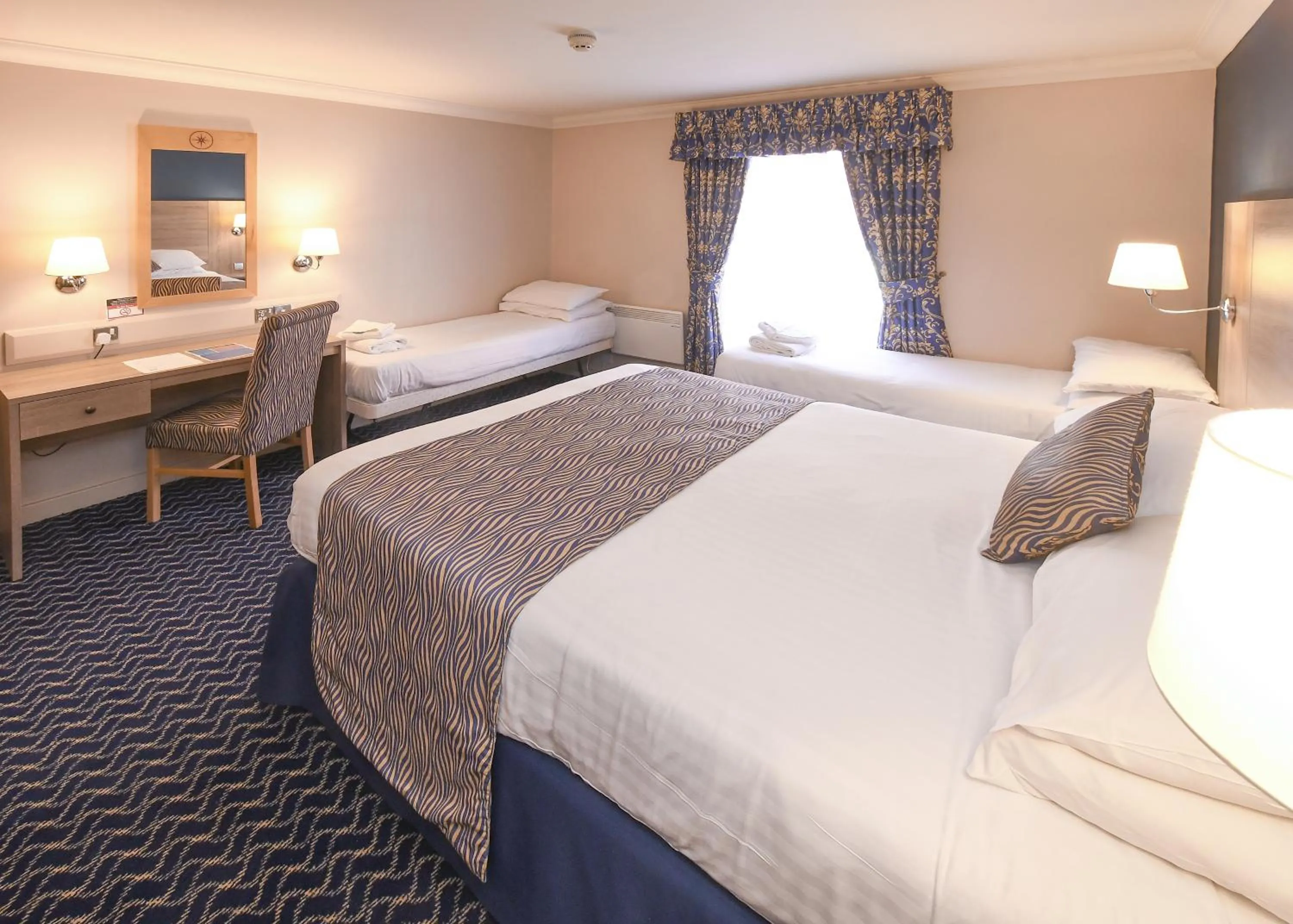 Bed in The Queens Hotel & Victoria Cloisters Apartments