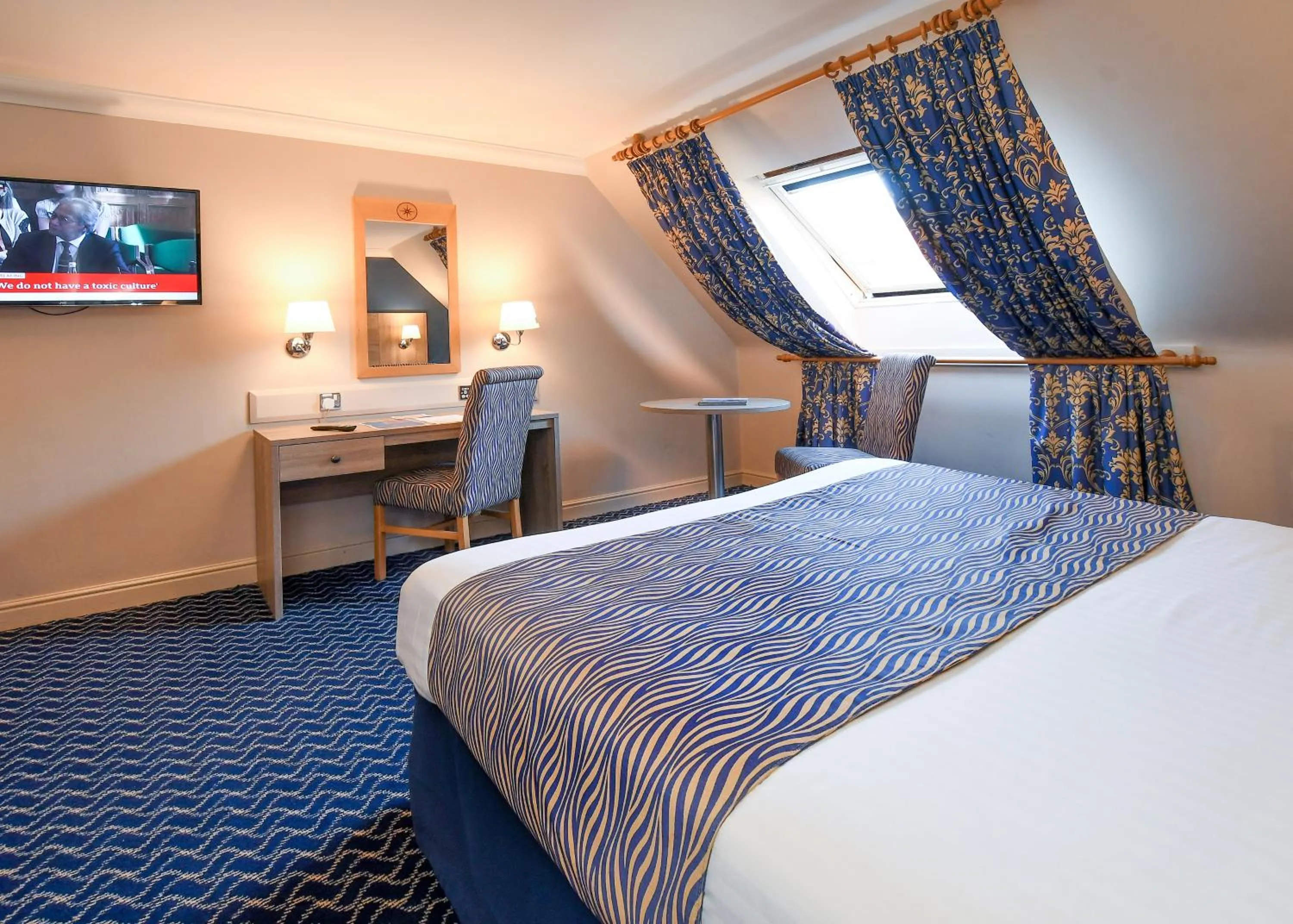 Bed in The Queens Hotel & Victoria Cloisters Apartments