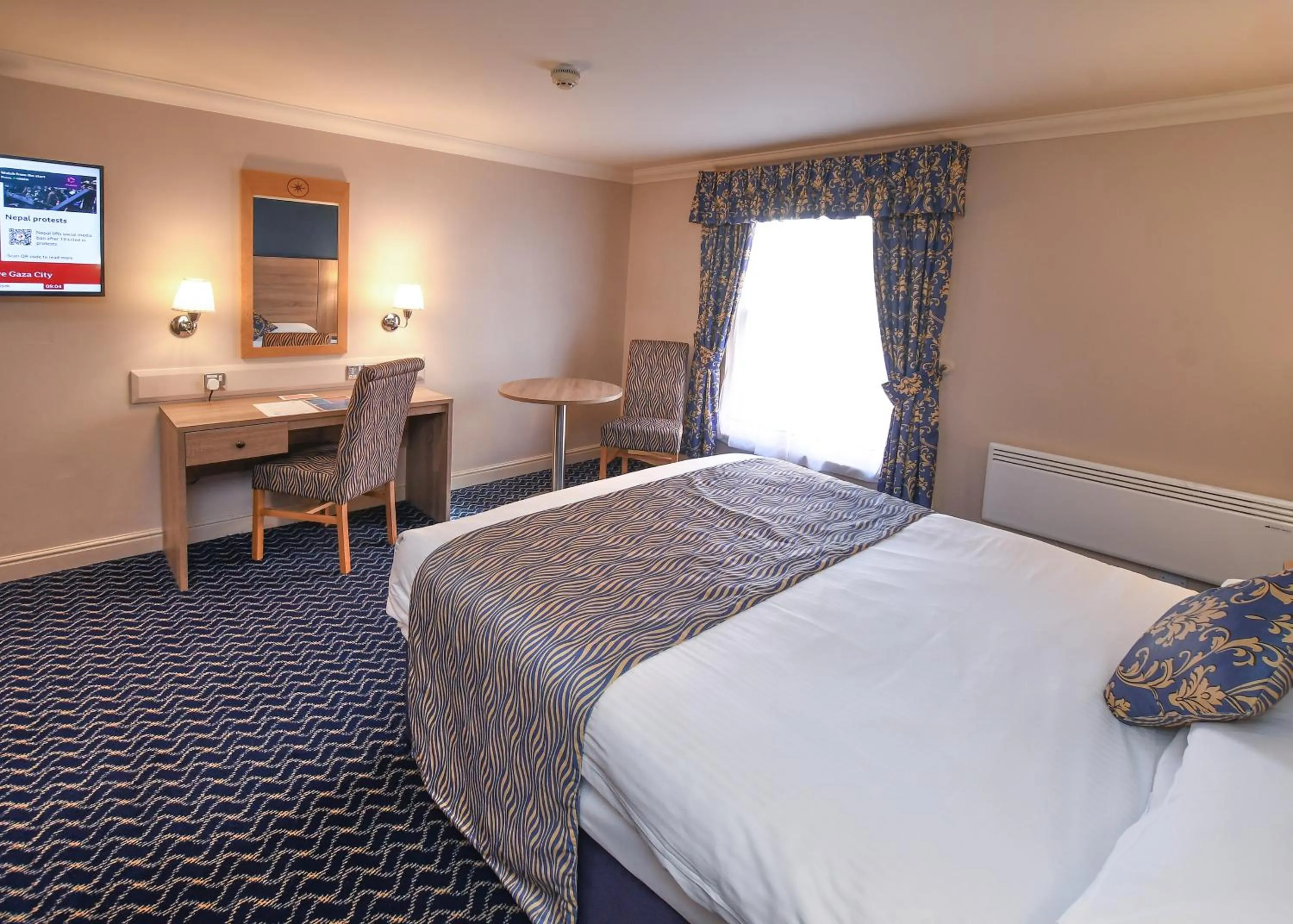 Bed in The Queens Hotel & Victoria Cloisters Apartments