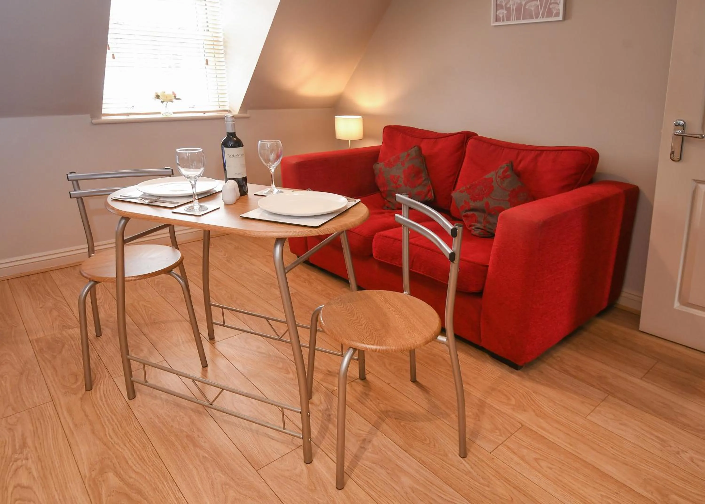 Dining area in The Queens Hotel & Victoria Cloisters Apartments