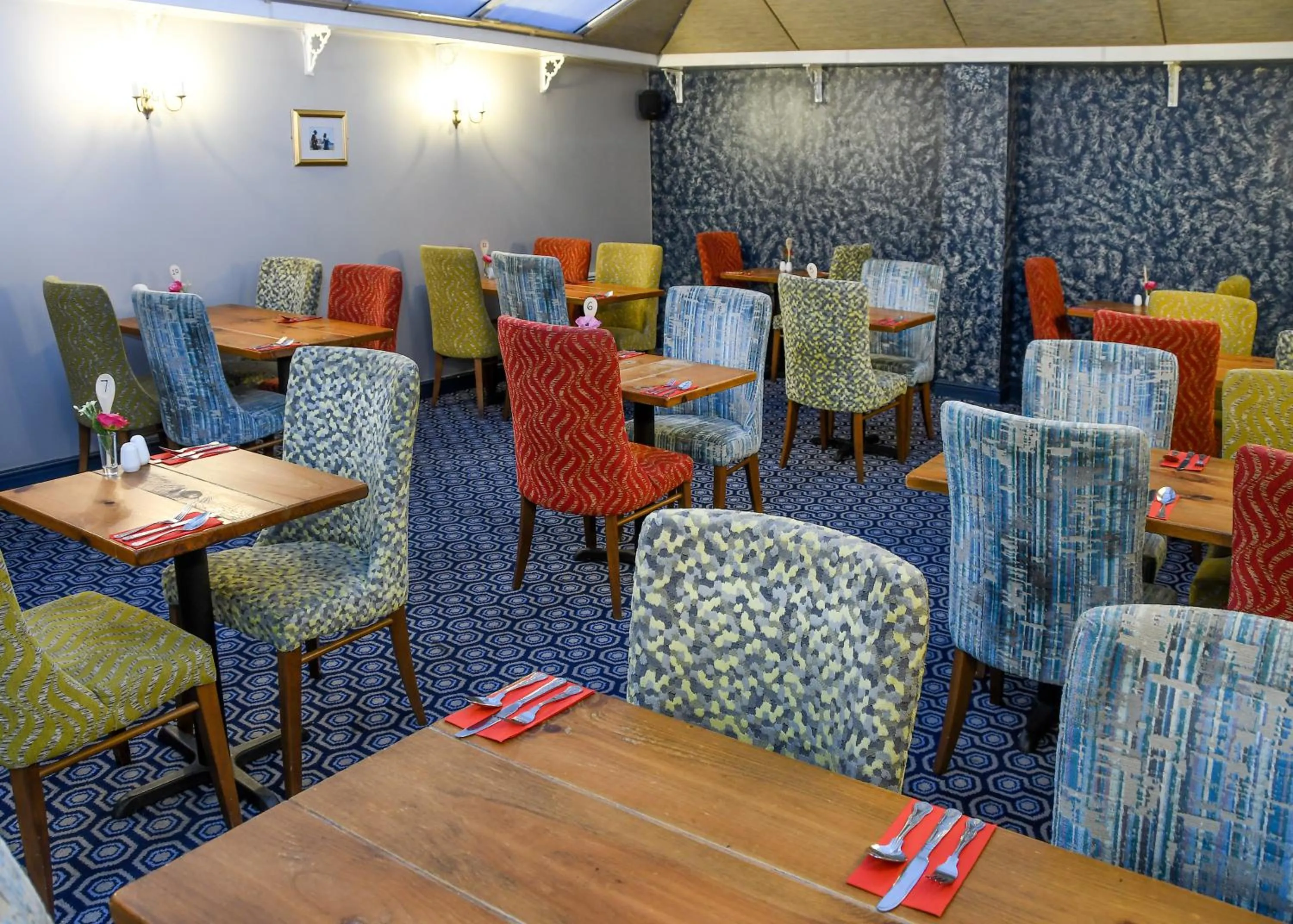 Restaurant/places to eat in The Queens Hotel & Victoria Cloisters Apartments