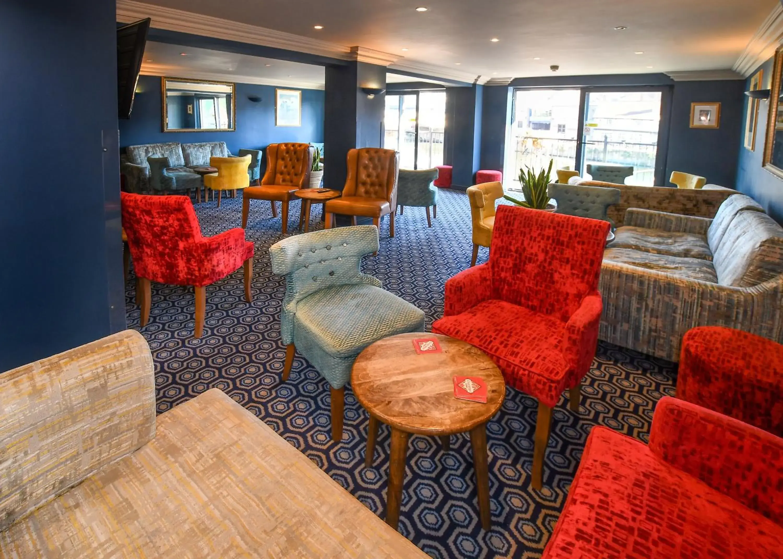 Lounge or bar in The Queens Hotel & Victoria Cloisters Apartments Lounge or bar in The Queens Hotel & Victoria Cloisters Apartments