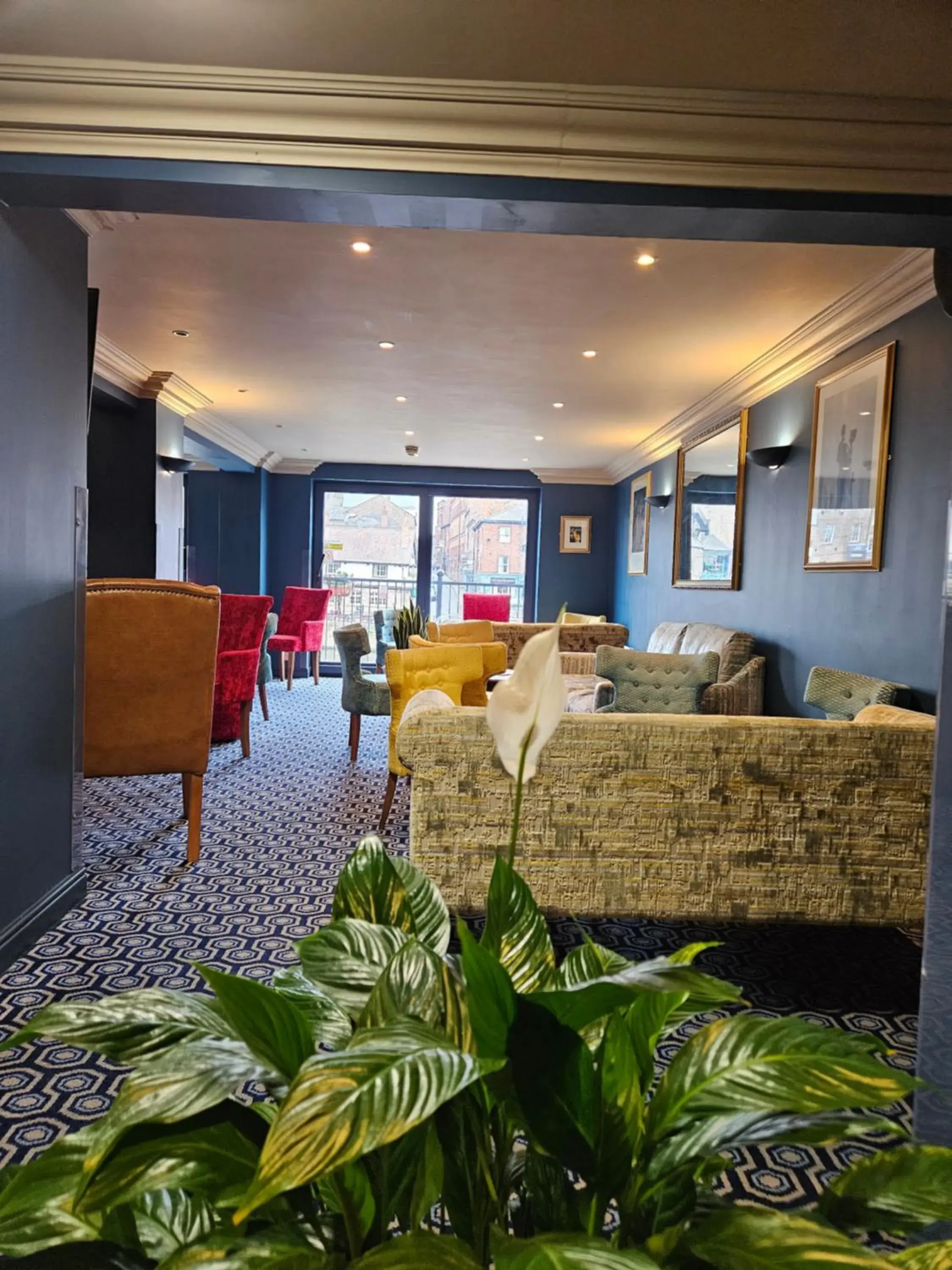 Lounge or bar in The Queens Hotel & Victoria Cloisters Apartments Lounge or bar in The Queens Hotel & Victoria Cloisters Apartments