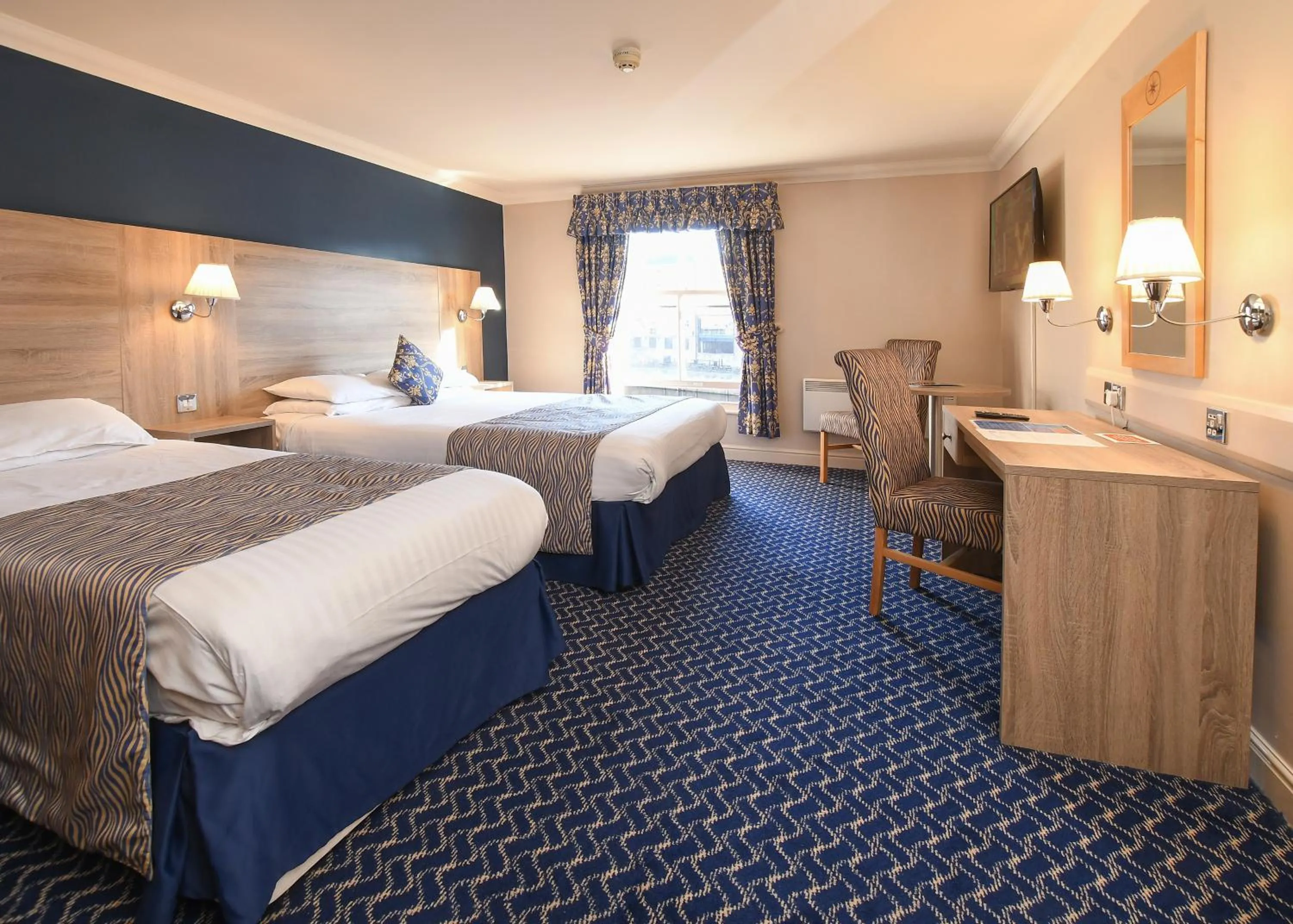 Bed in The Queens Hotel & Victoria Cloisters Apartments