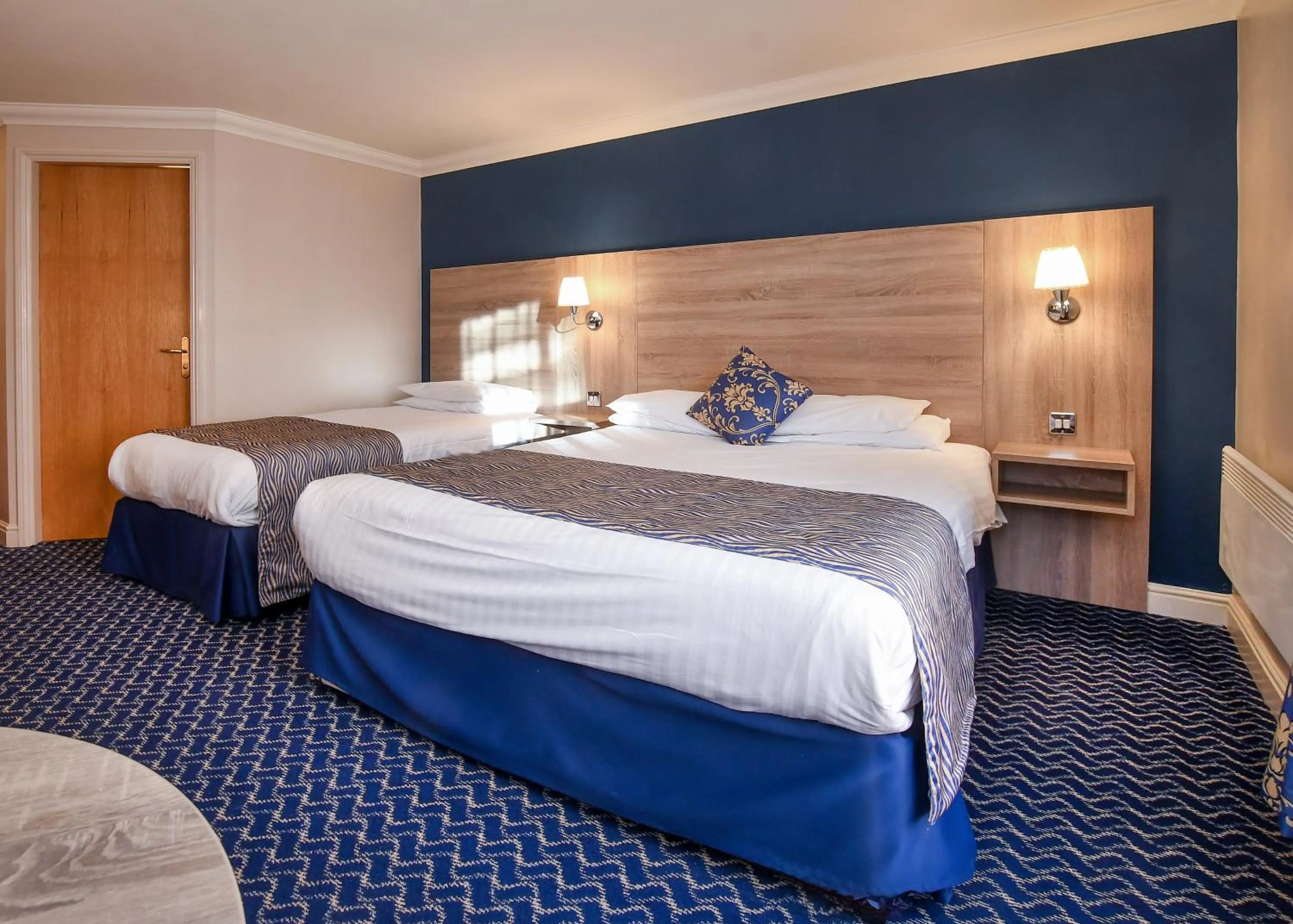 Bed in The Queens Hotel & Victoria Cloisters Apartments