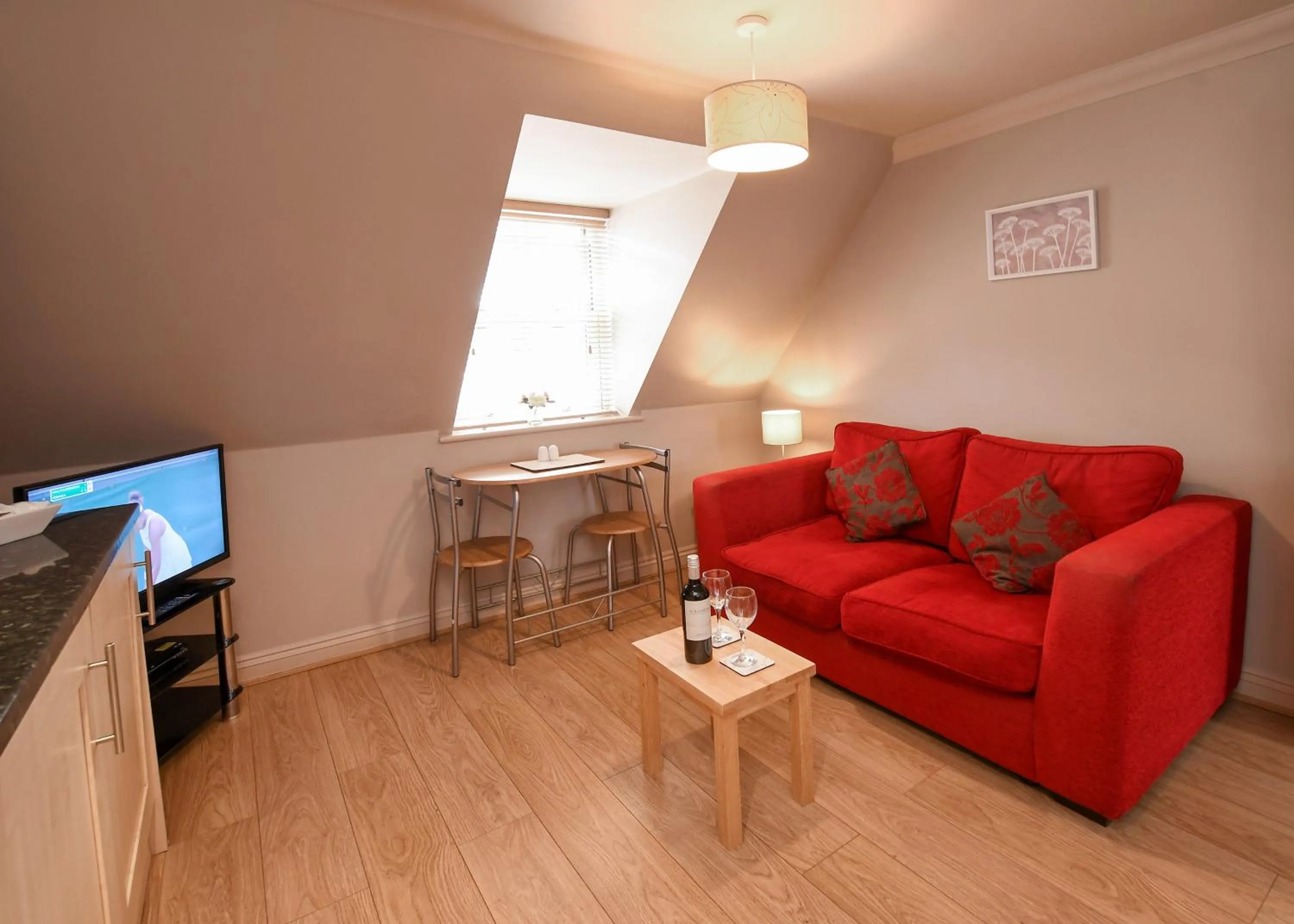 Living room in The Queens Hotel & Victoria Cloisters Apartments