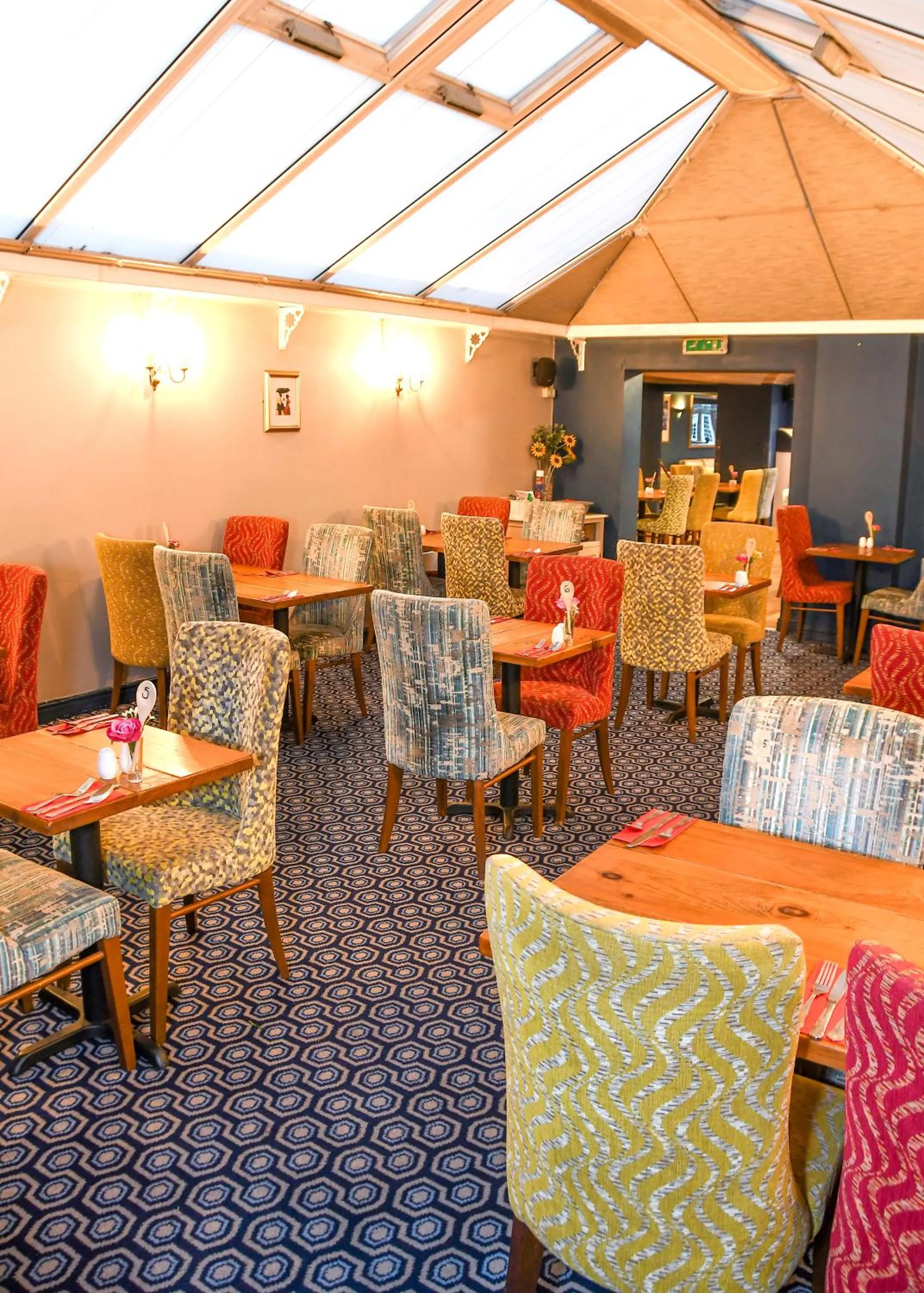 Restaurant/places to eat in The Queens Hotel & Victoria Cloisters Apartments