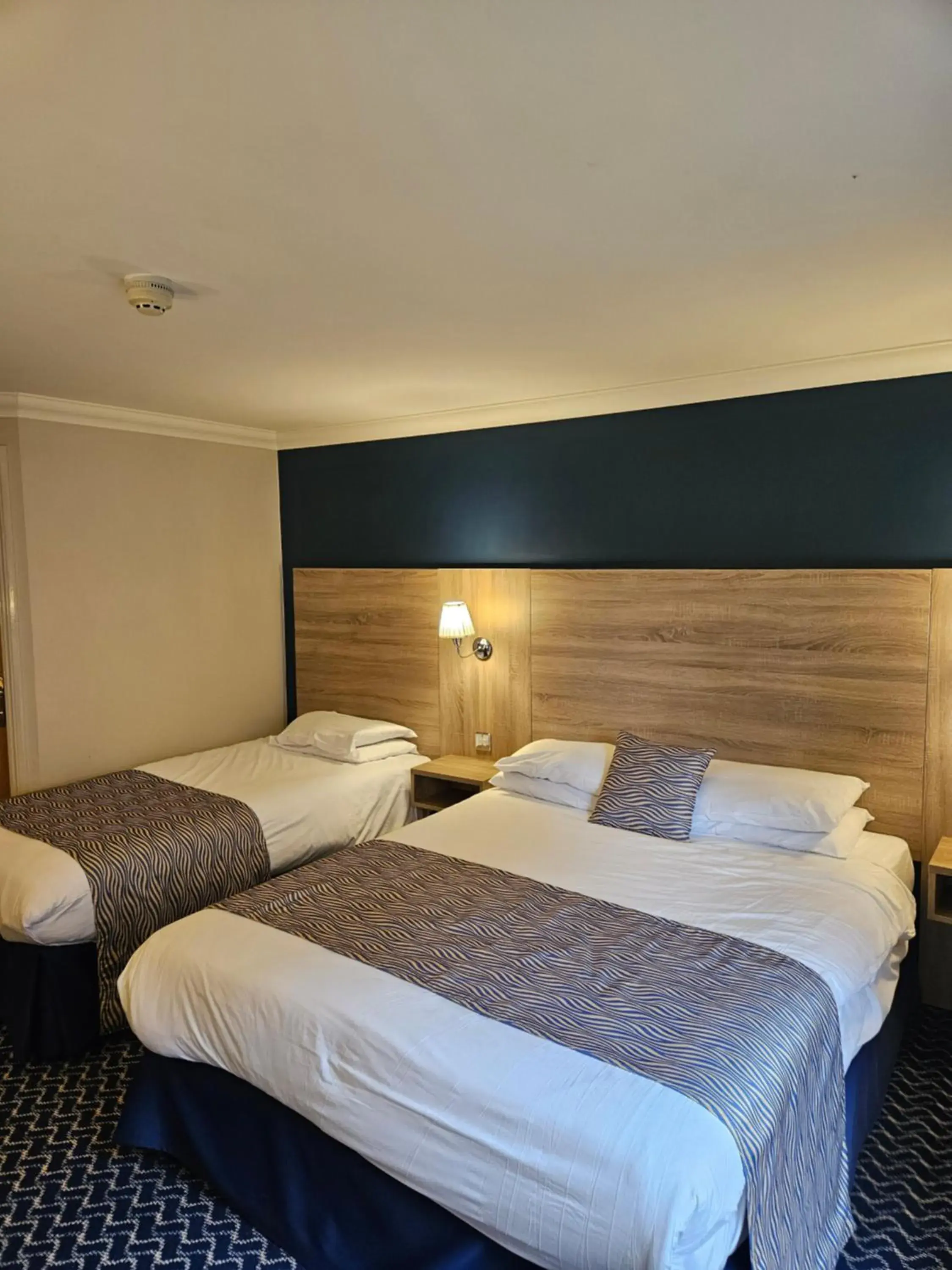 Twin Room with View in The Queens Hotel & Victoria Cloisters Apartments Twin Room with View in The Queens Hotel & Victoria Cloisters Apartments