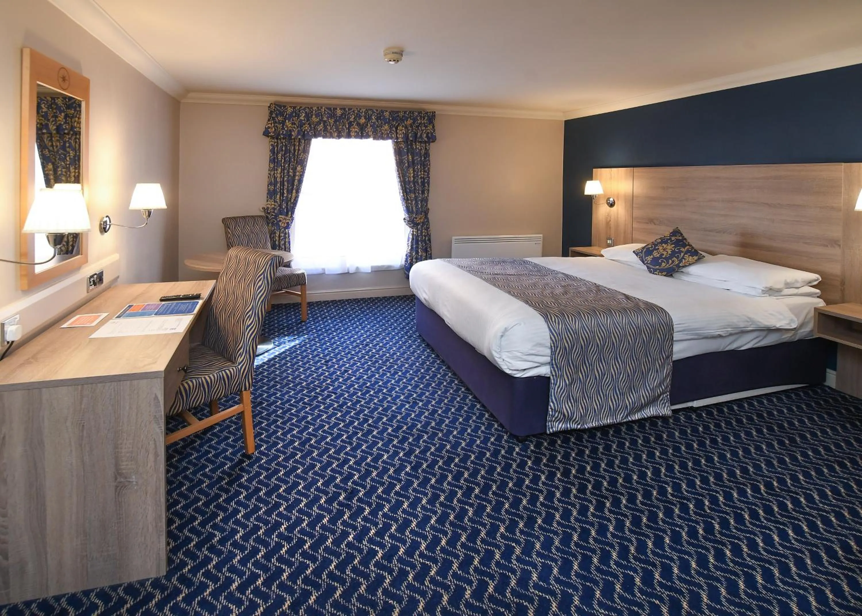 Bed in The Queens Hotel & Victoria Cloisters Apartments