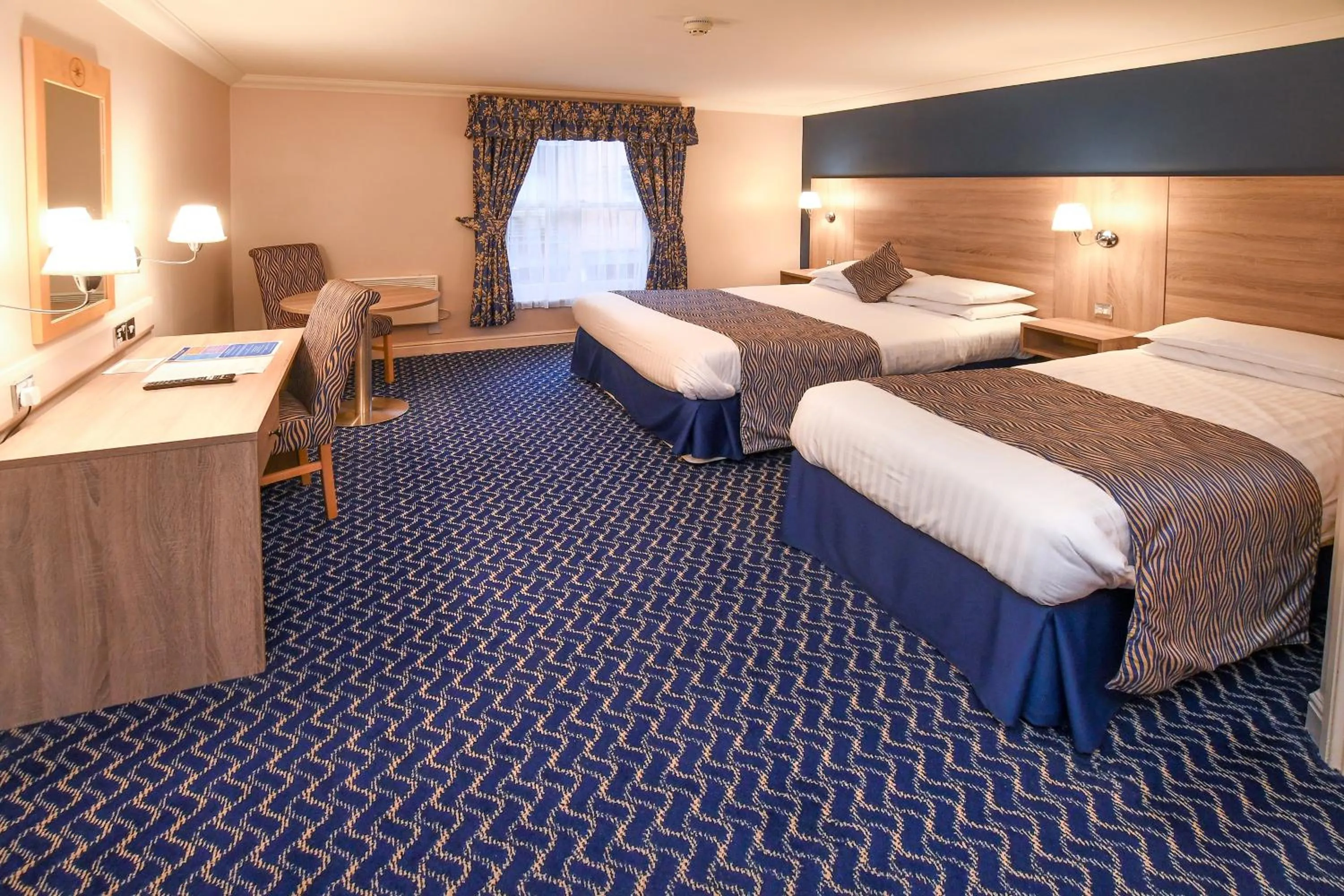 Bed in The Queens Hotel & Victoria Cloisters Apartments