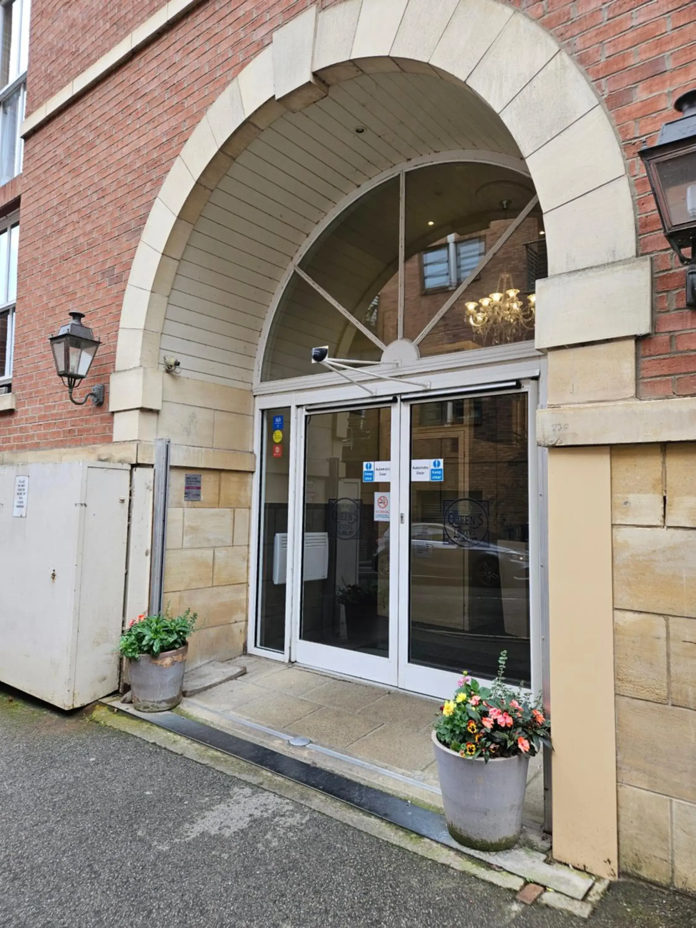 Facade/entrance in The Queens Hotel & Victoria Cloisters Apartments Facade/entrance in The Queens Hotel & Victoria Cloisters Apartments
