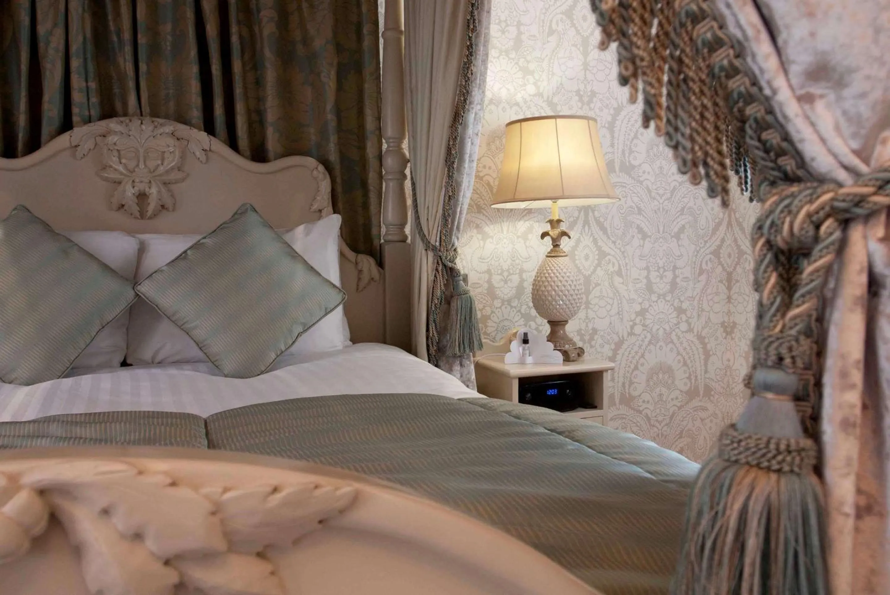 Photo of the whole room, Bed in St James Hotel; BW Premier Collection