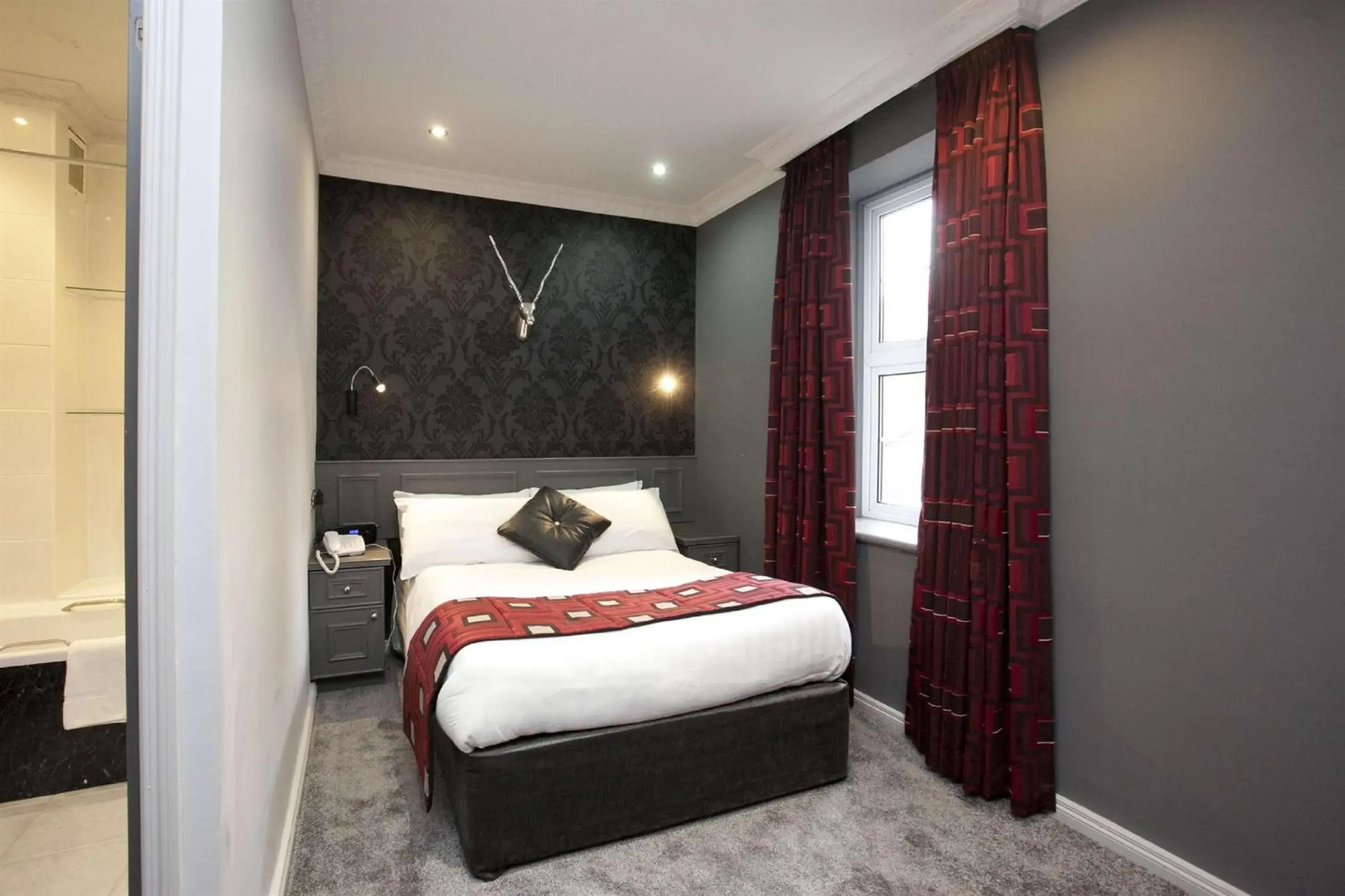 Bedroom, Bed in St James Hotel; BW Premier Collection Bedroom, Bed in St James Hotel; BW Premier Collection