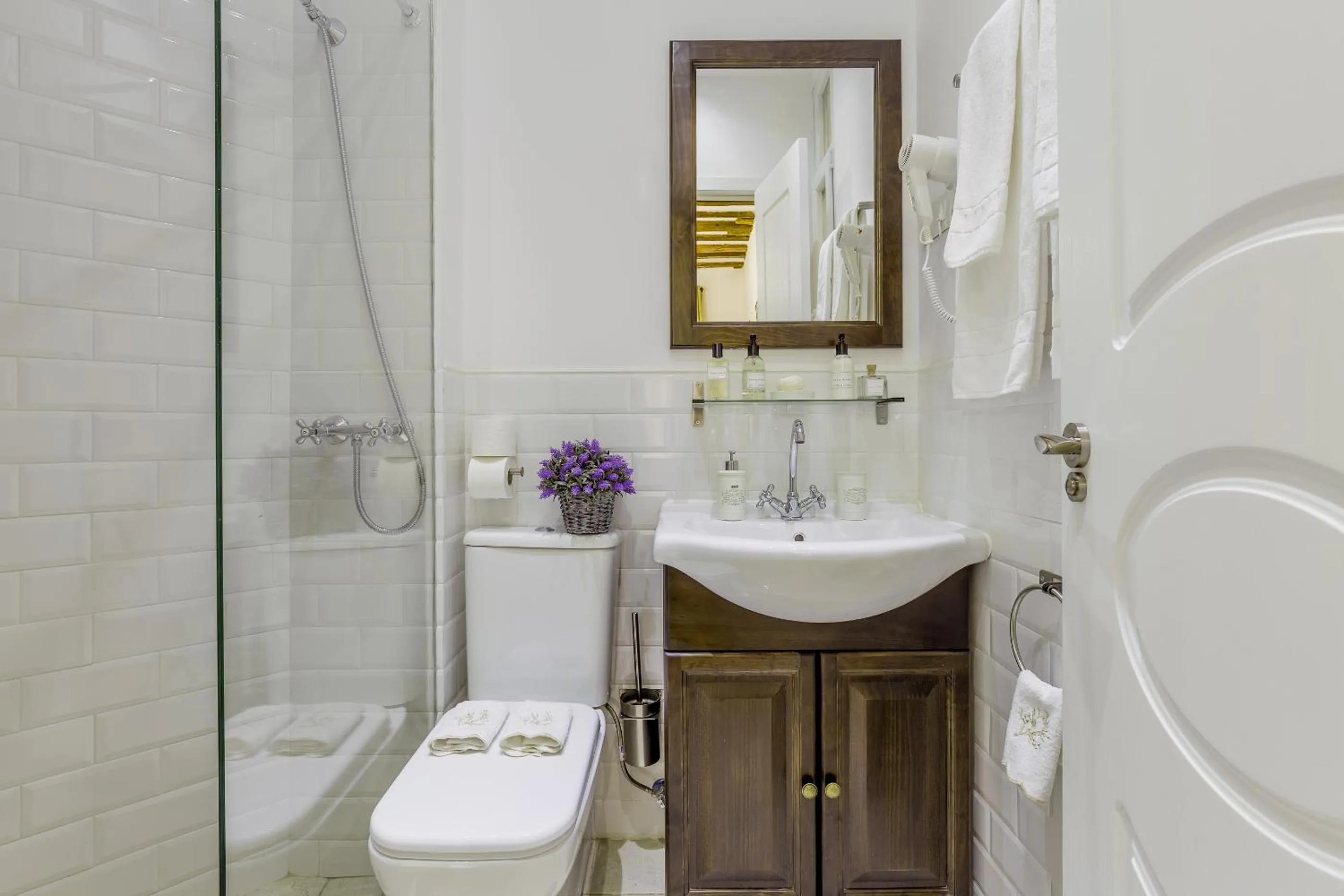 Shower in Oriente Palace Apartments