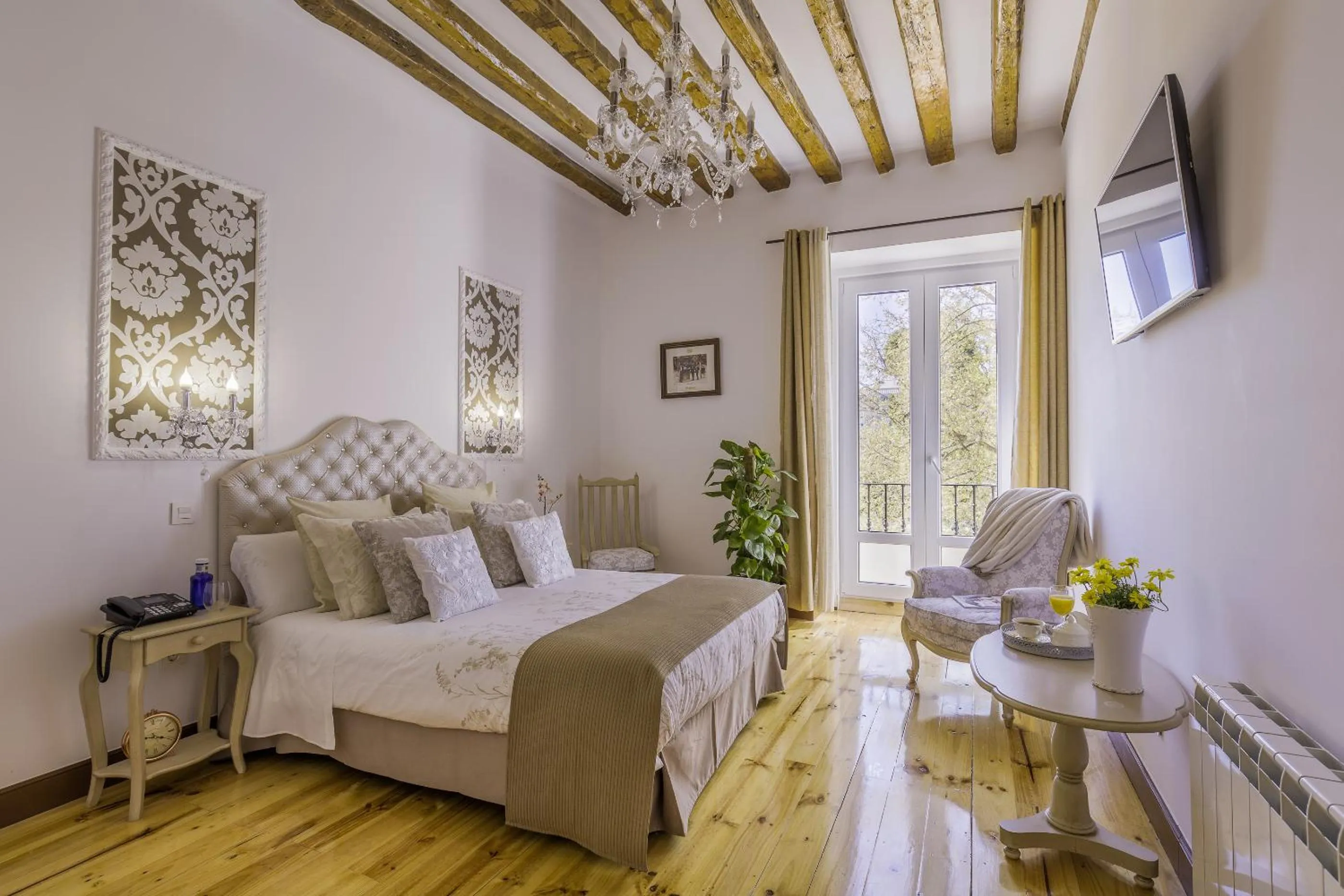 Garden view, Bed in Oriente Palace Apartments