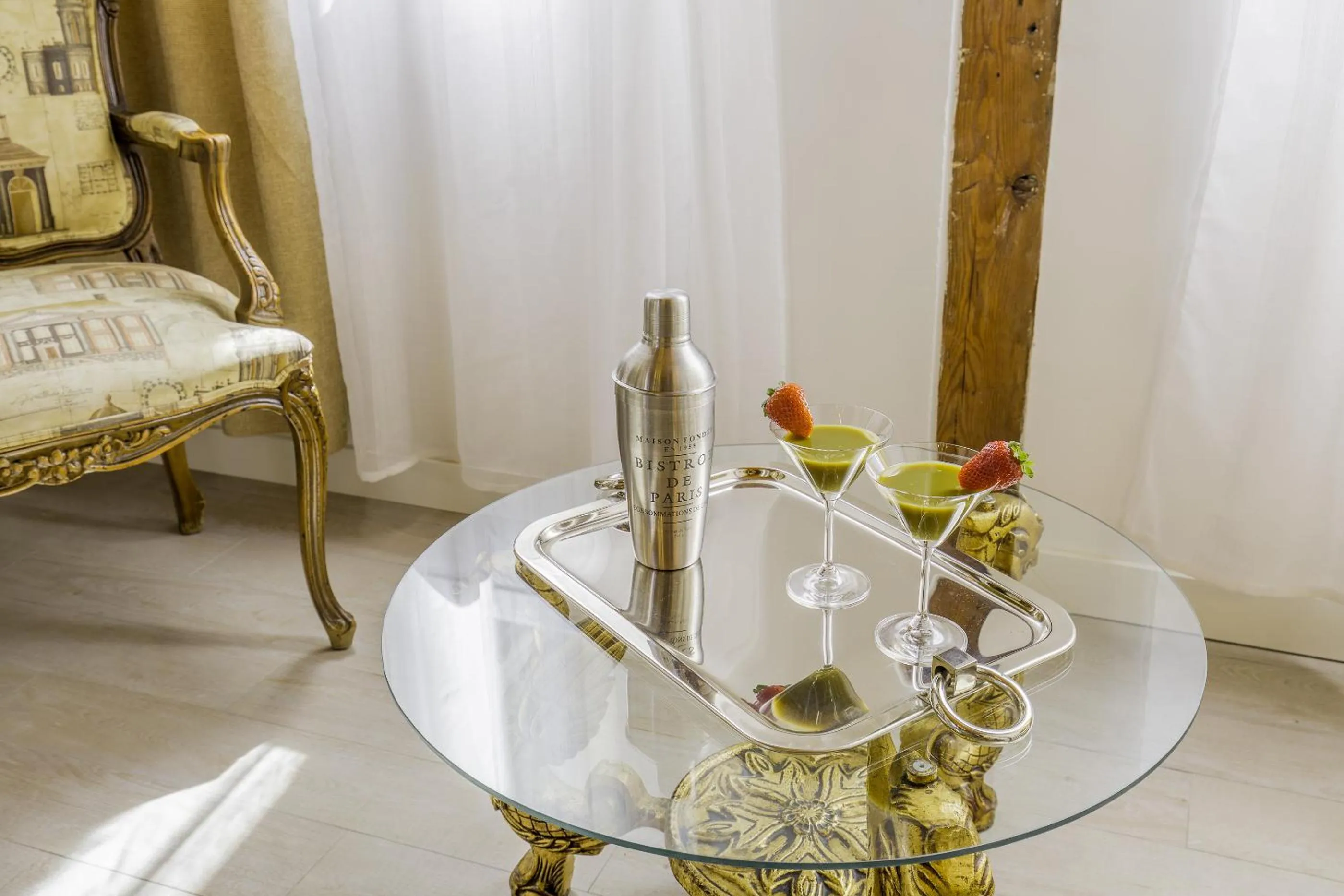 Seating area in Oriente Palace Apartments