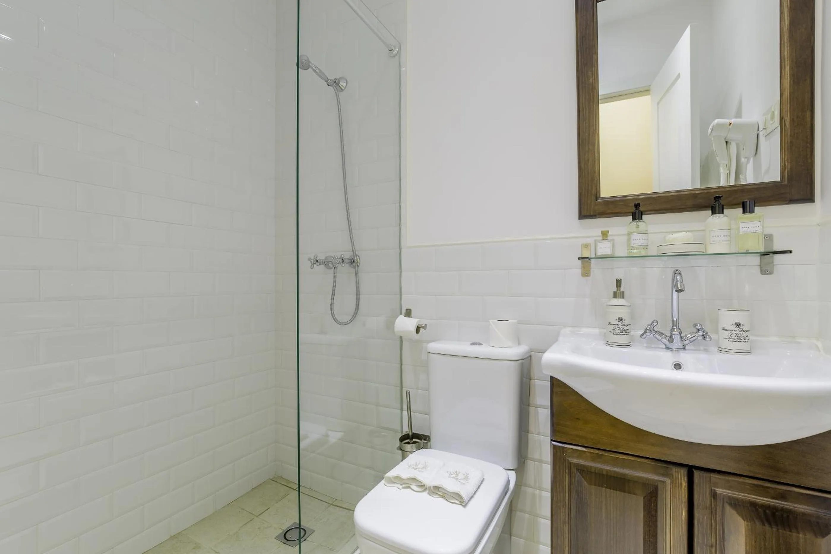 Shower in Oriente Palace Apartments
