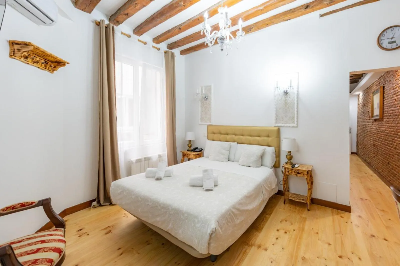 Photo of the whole room, Bed in Oriente Palace Apartments