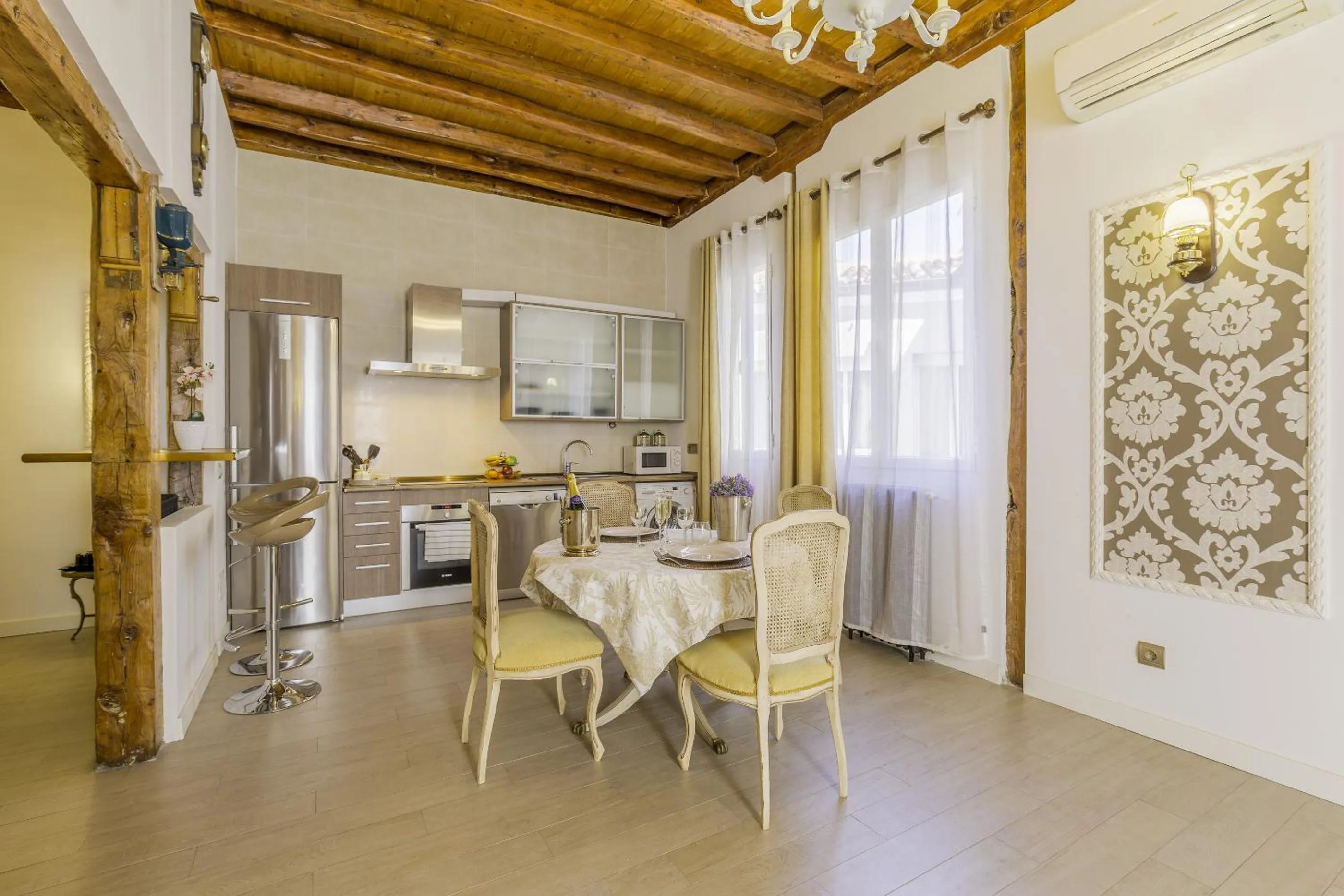 Kitchen or kitchenette in Oriente Palace Apartments