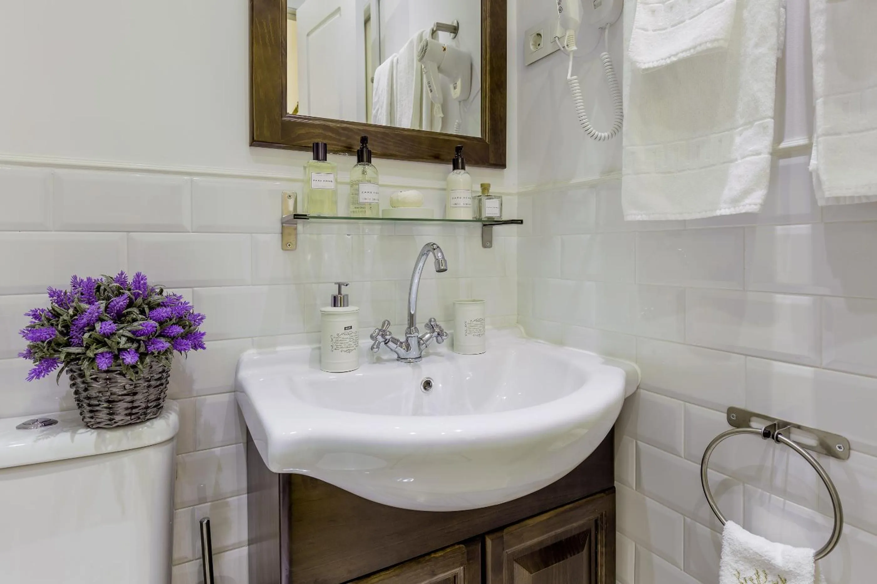 Bathroom in Oriente Palace Apartments