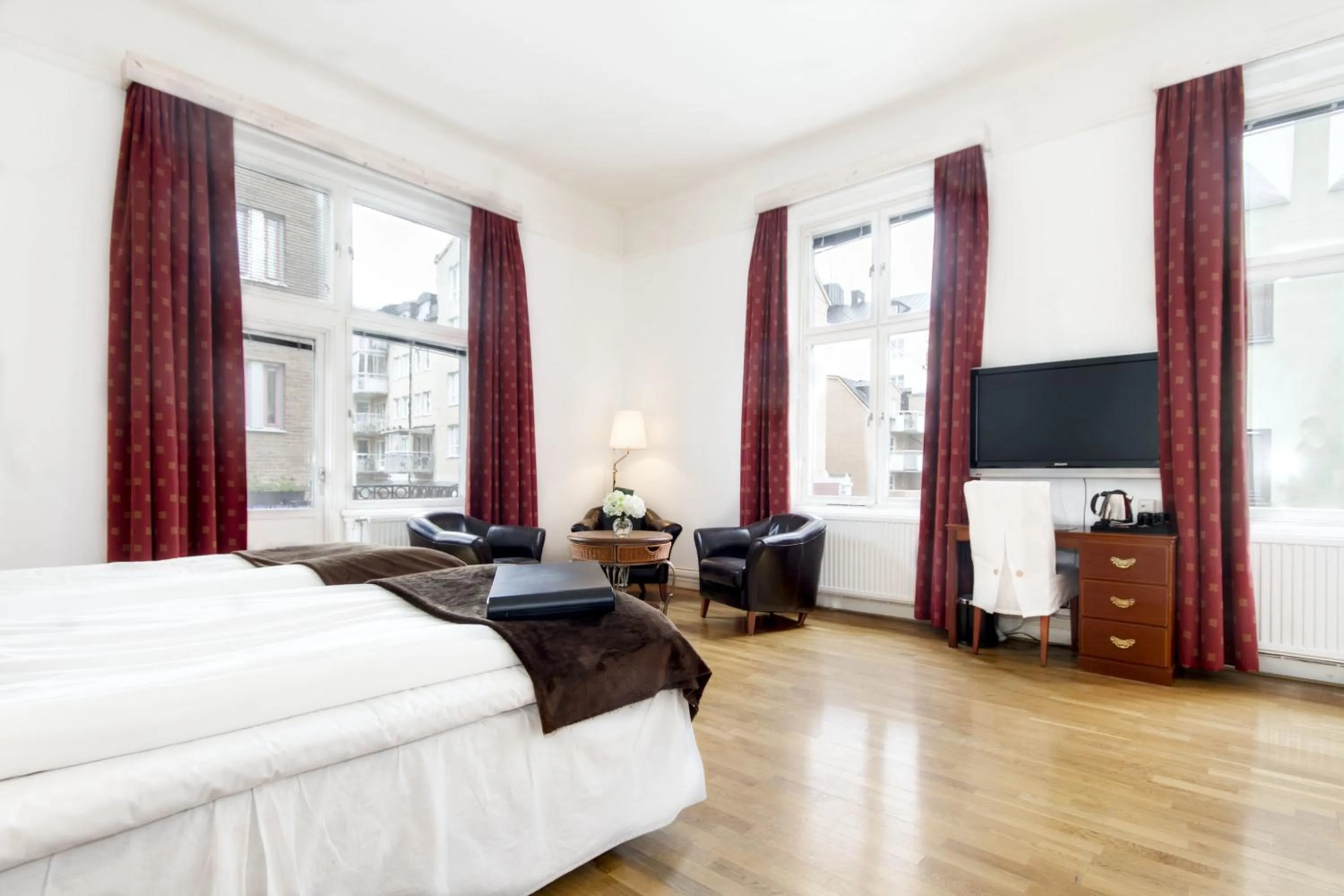 Bed in First Hotel Stadt