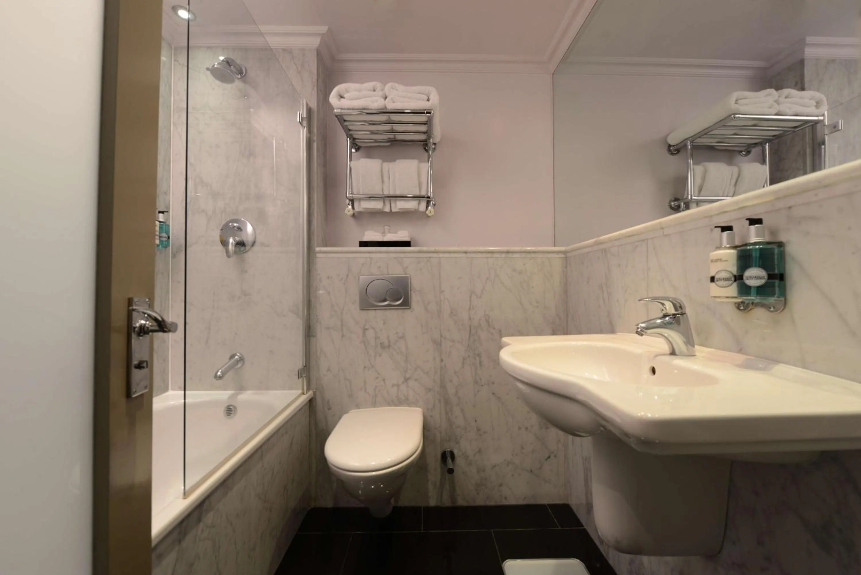 Bathroom in Radisson Blu Hotel, London Marble Arch