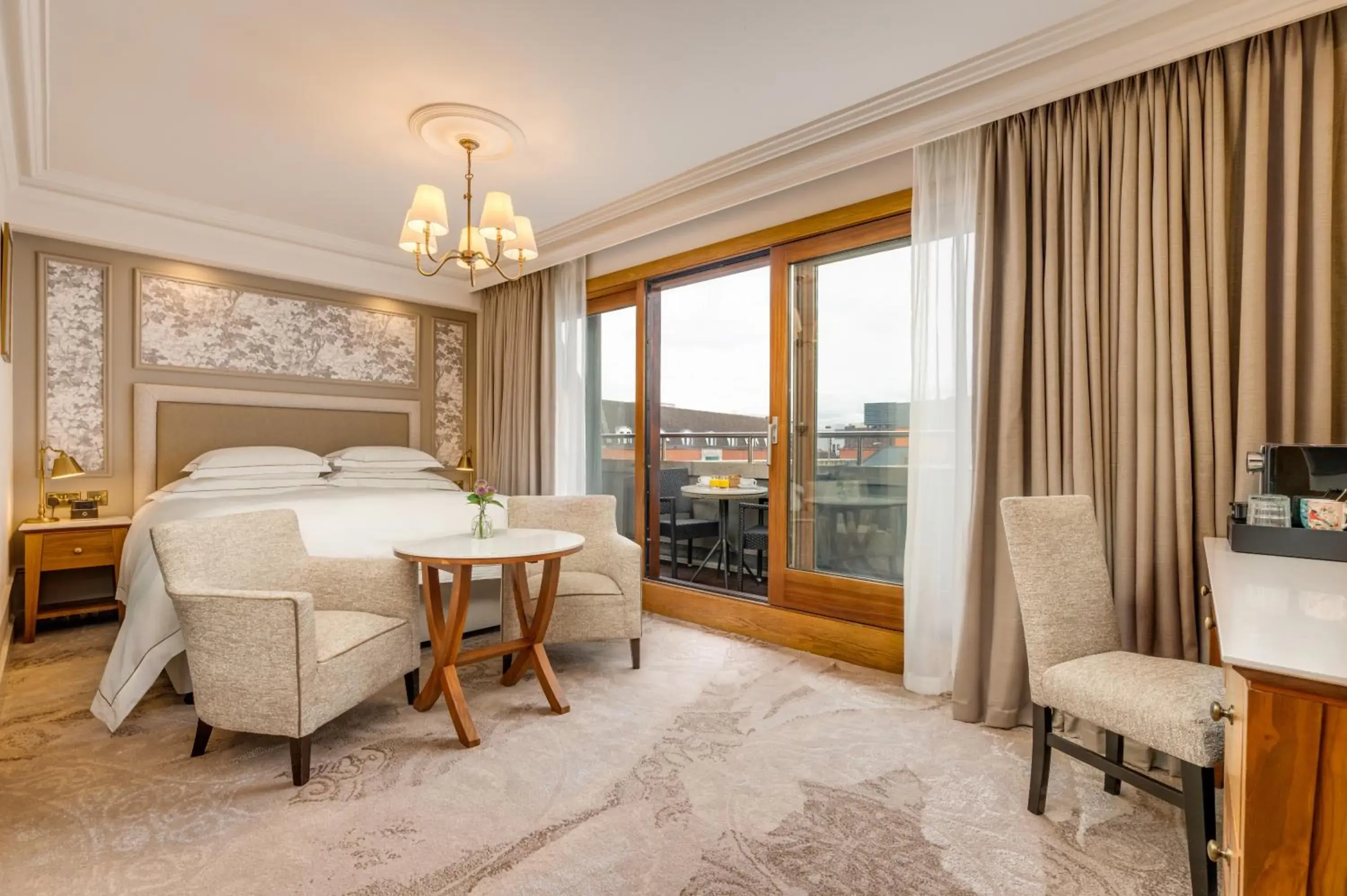 Contemporary King in Brooks Hotel Contemporary King in Brooks Hotel