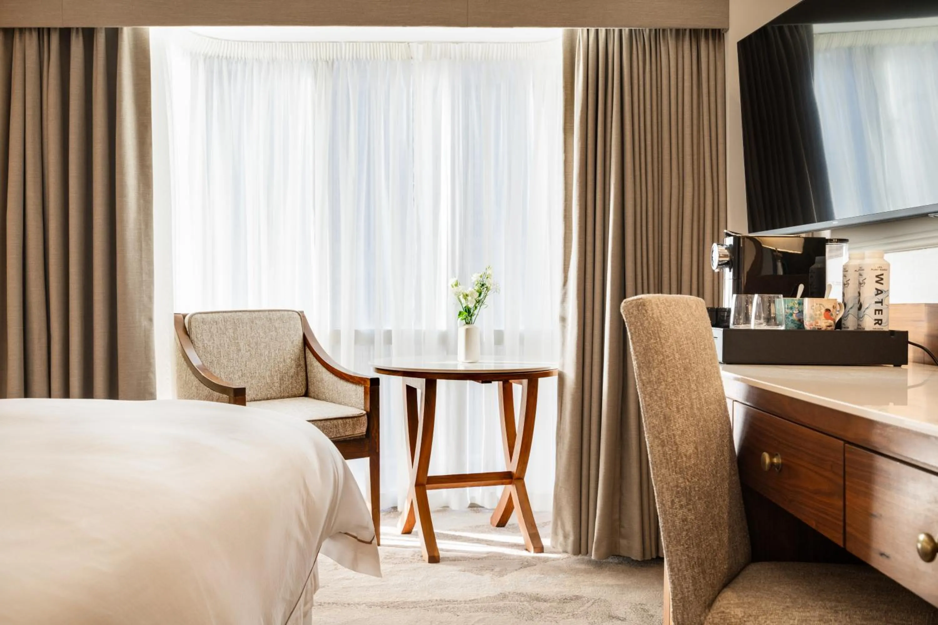 Bedroom, Bed in Brooks Hotel