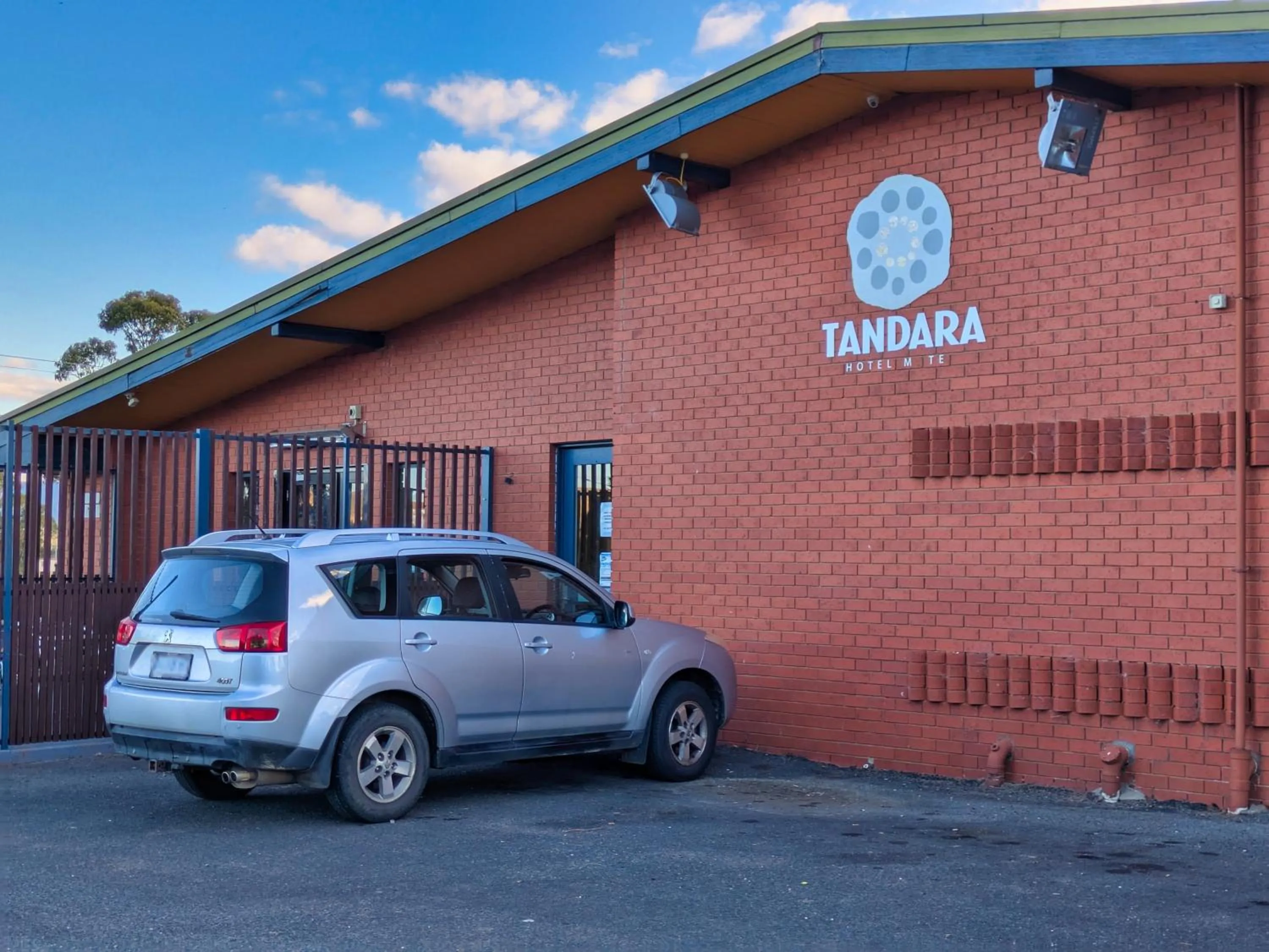 Property building in Tandara Motor Inn