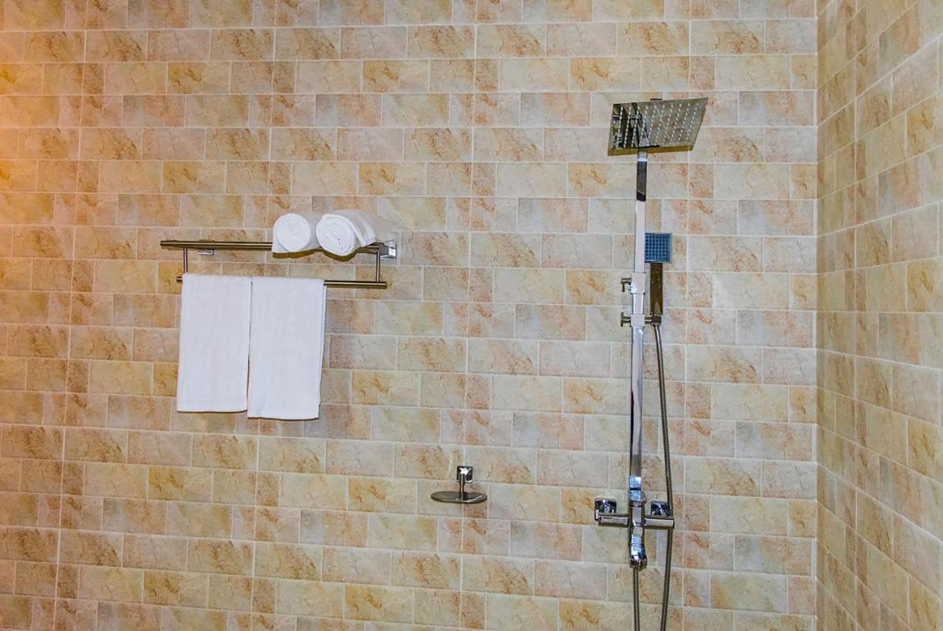 Shower in Yala Hotel Elephant Eye