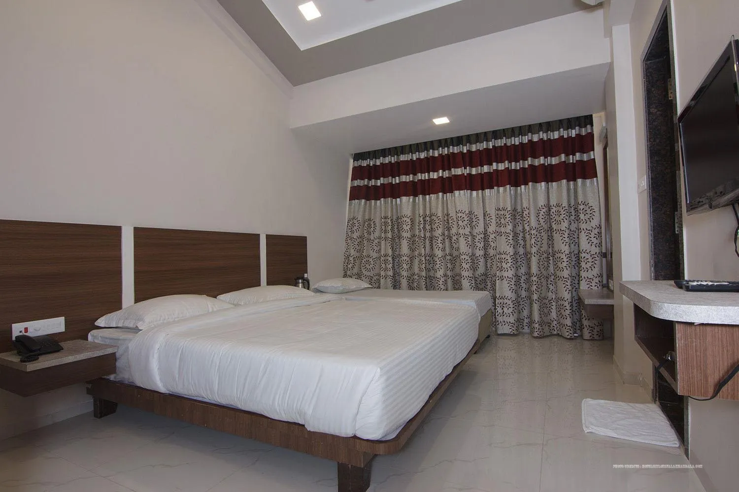 Photo of the whole room, Bed in Highland Resort