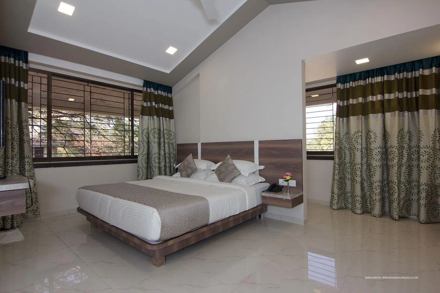 Photo of the whole room, Bed in Highland Resort