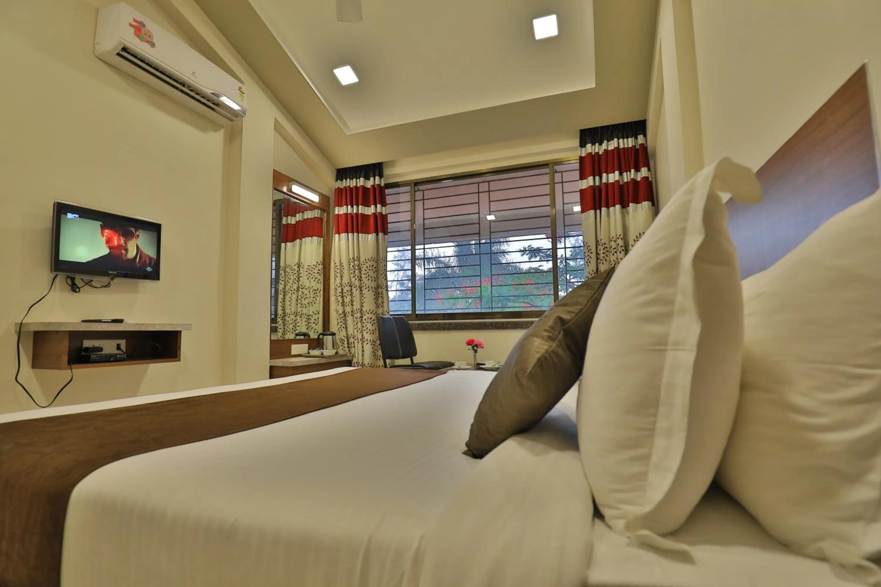 Bedroom, Bed in Highland Resort