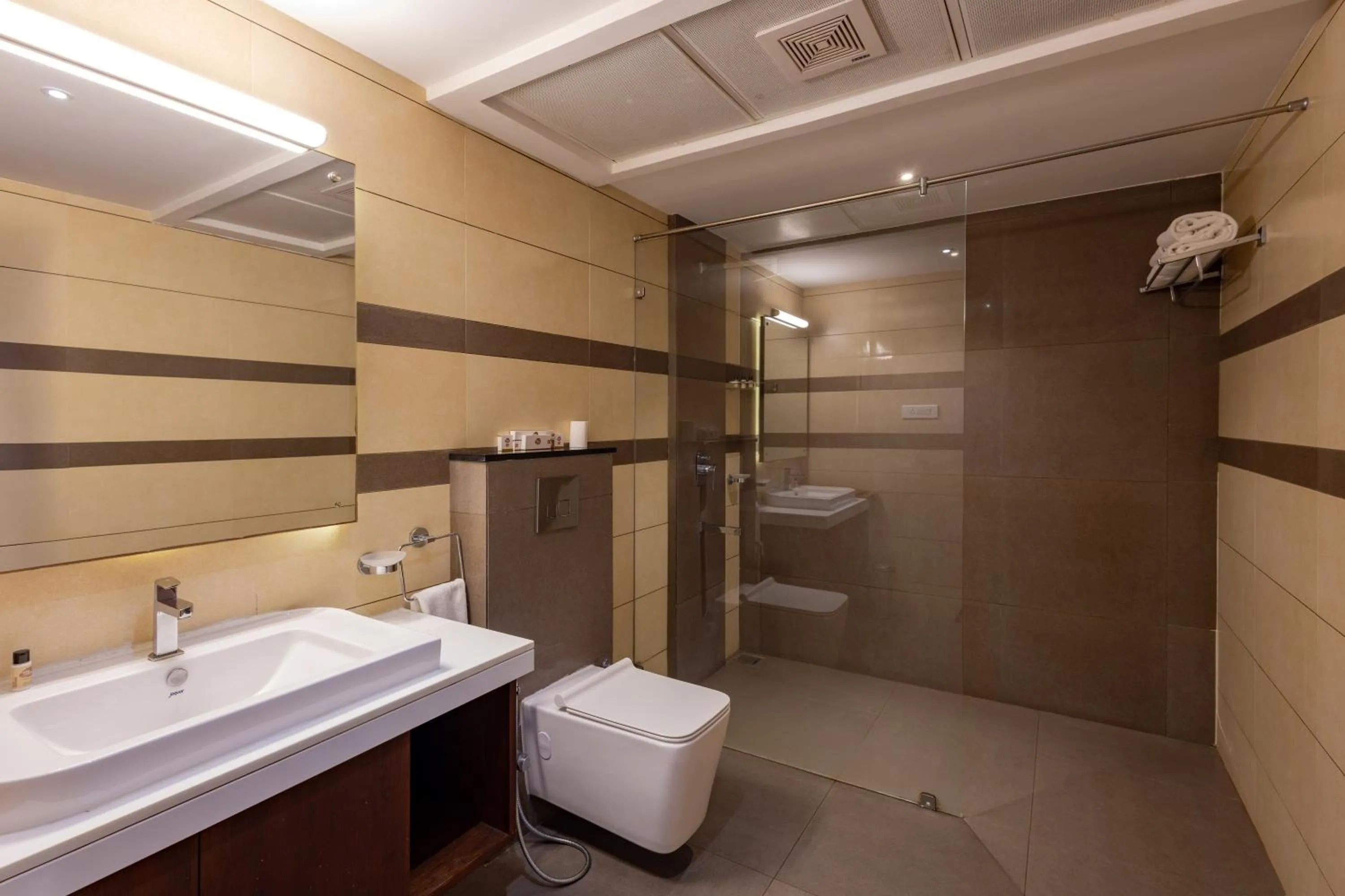 Bathroom in Lake Canopy Alleppey