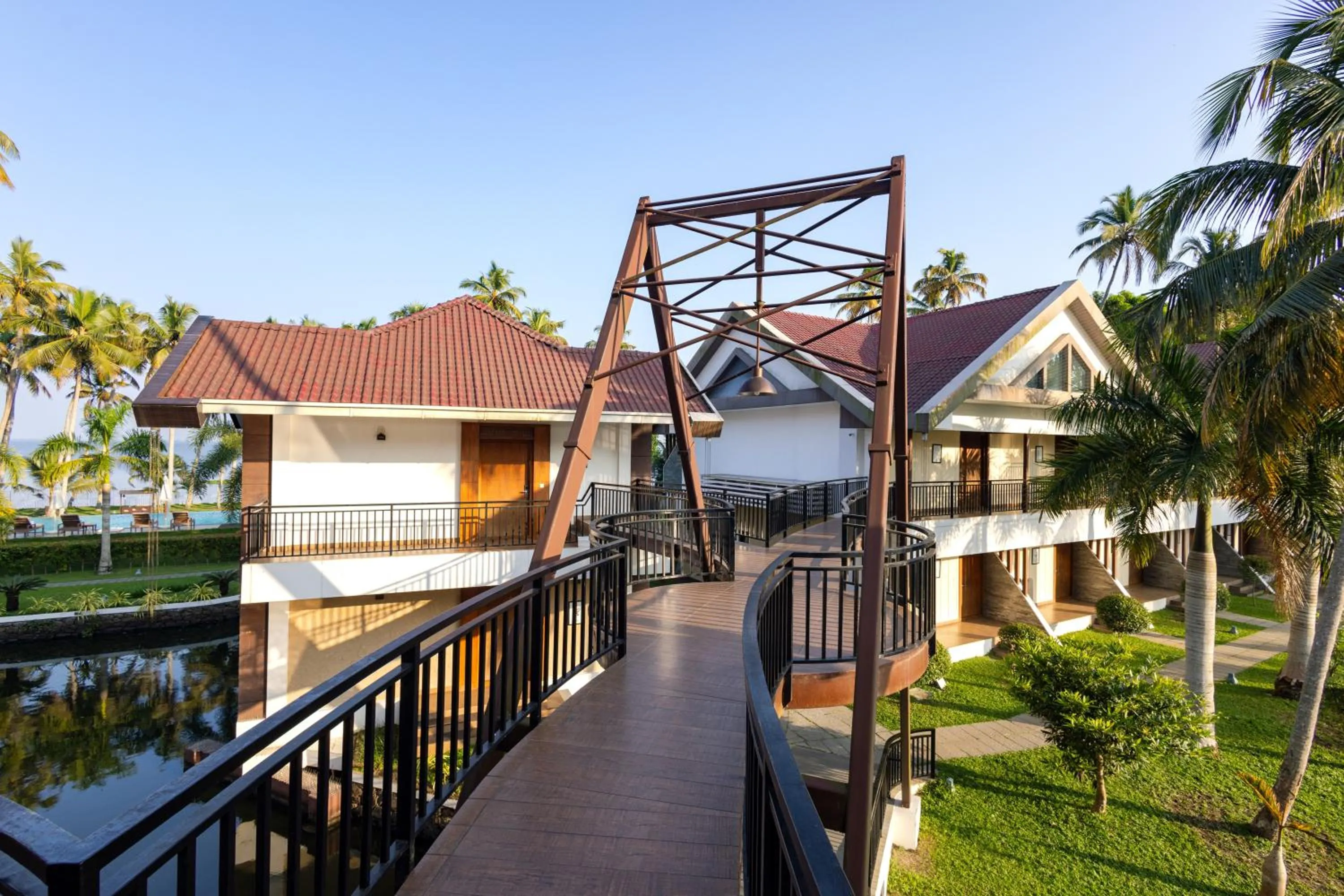 Facade/entrance in Lake Canopy Alleppey