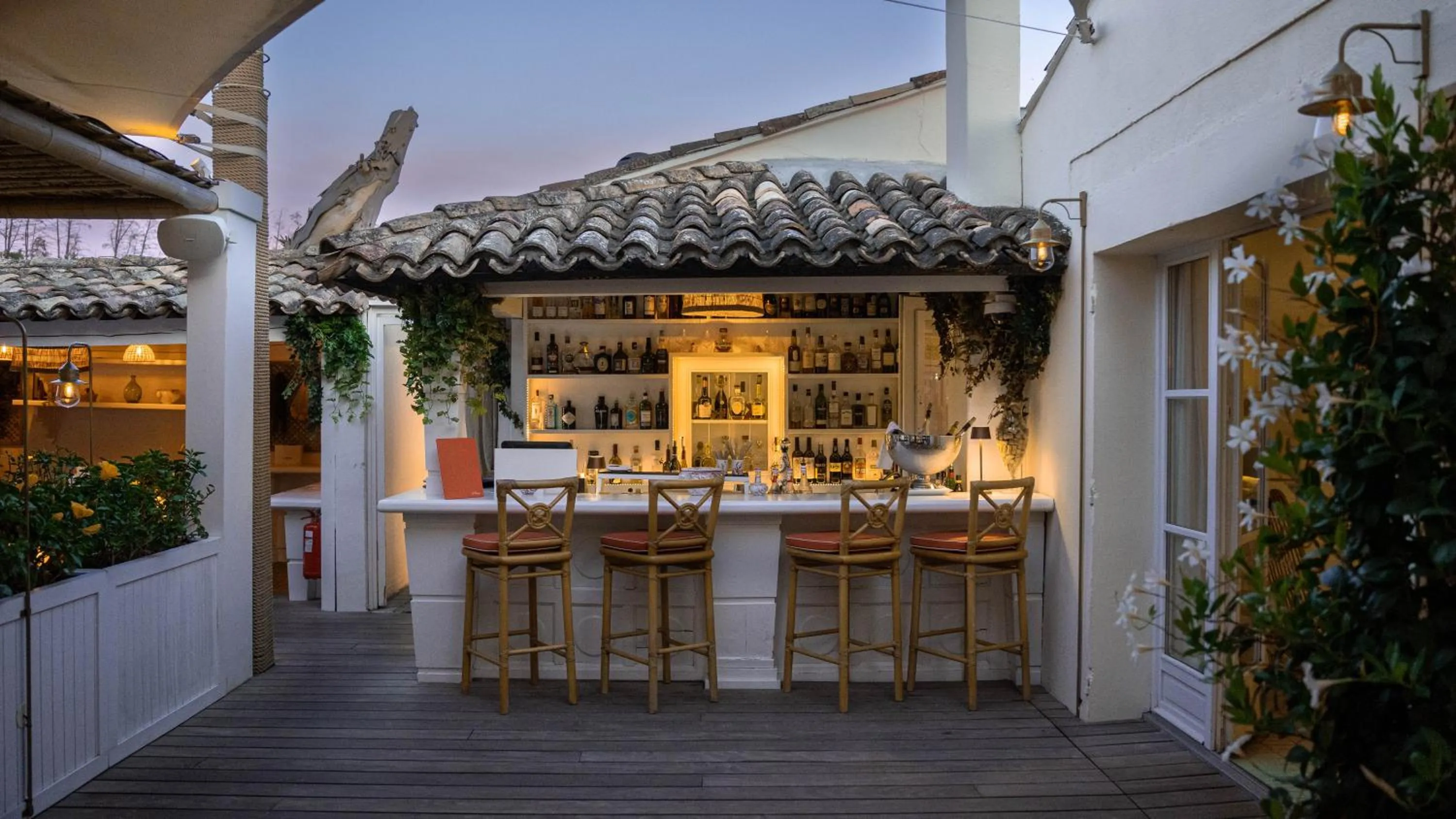 Lounge or bar in Hôtel La Tartane Saint-Tropez