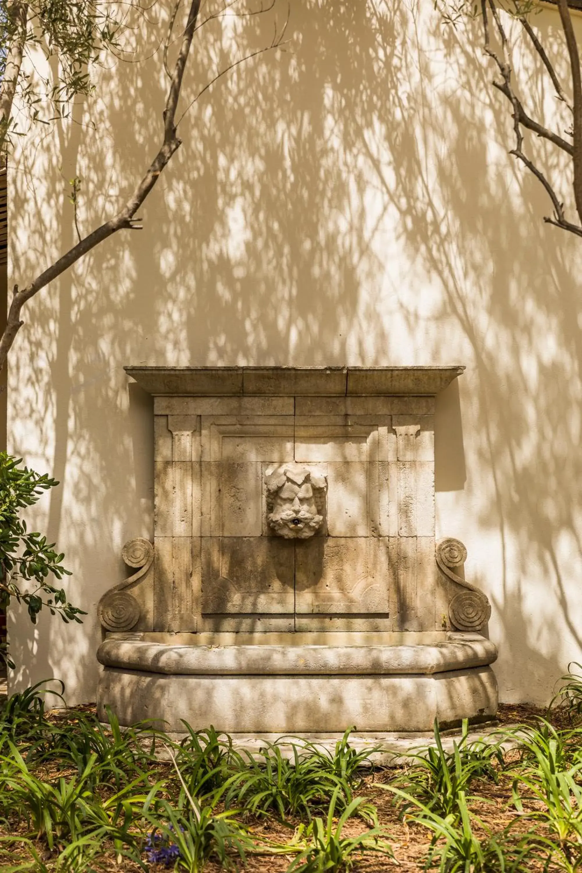 Property building in Hôtel La Tartane Saint-Tropez Property building in Hôtel La Tartane Saint-Tropez